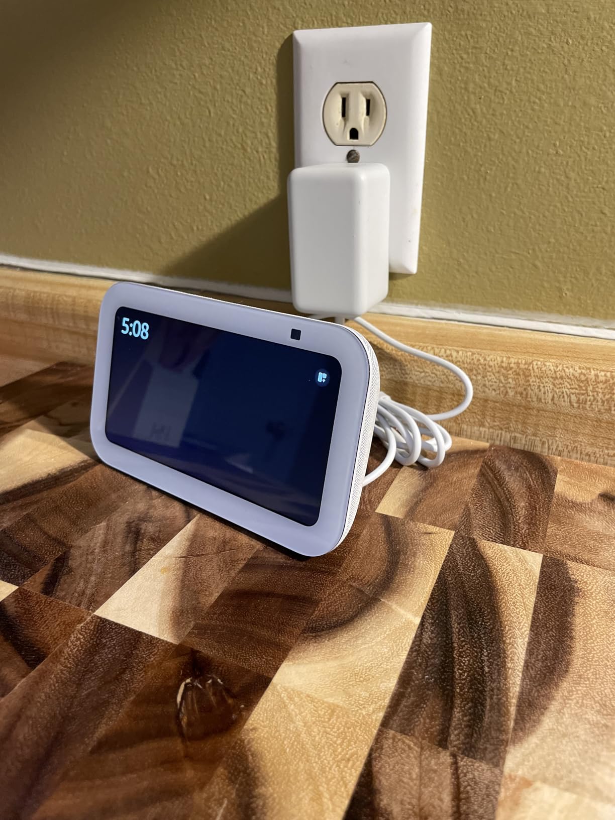 Amazon Echo Show 5 (newest model), Smart display with Alexa+ Early Access, 2x the bass and clearer sound, Charcoal Customer Review Amazon Echo Show 5 (newest model), Smart display with Alexa+ Early Access, 2x the bass and clearer sound, Charcoal - Customer Photo 3
