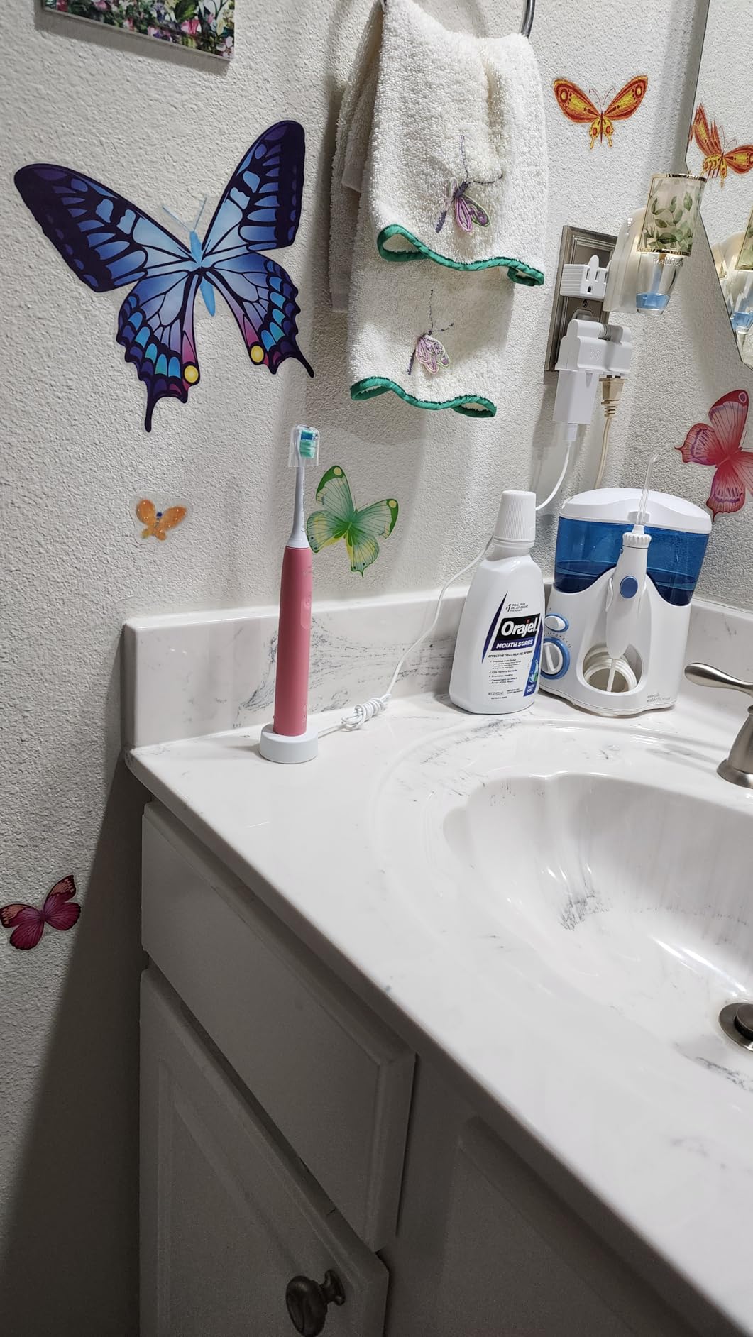 Philips Sonicare 4100 Rechargeable Electric Toothbrush, with Pressure Sensor, 2 Intensity Settings, SmarTimer and QuadPacer, 14-Day Battery Life, Black, Model HX3681/24 Customer Review Philips Sonicare 4100 Rechargeable Electric Toothbrush, with Pressure Sensor, 2 Intensity Settings, SmarTimer and QuadPacer, 14-Day Battery Life, Black, Model HX3681/24 - Customer Photo 1