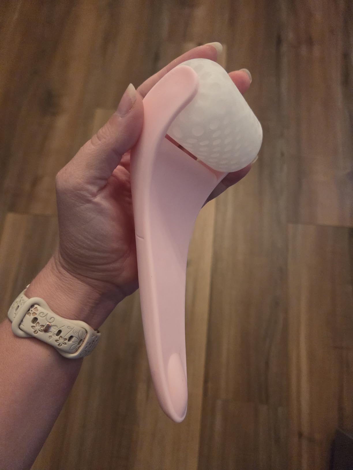 BAIMEI IcyMe Ice Roller for Face and Gua Sha Facial Tool Set, Ice Face Roller Reduces Puffiness Relieves Migraines Skin Care Tools, Self Care Gift for Women - Pink Customer Review BAIMEI IcyMe Ice Roller for Face and Gua Sha Facial Tool Set, Ice Face Roller Reduces Puffiness Relieves Migraines Skin Care Tools, Self Care Gift for Women - Pink - Customer Photo 2