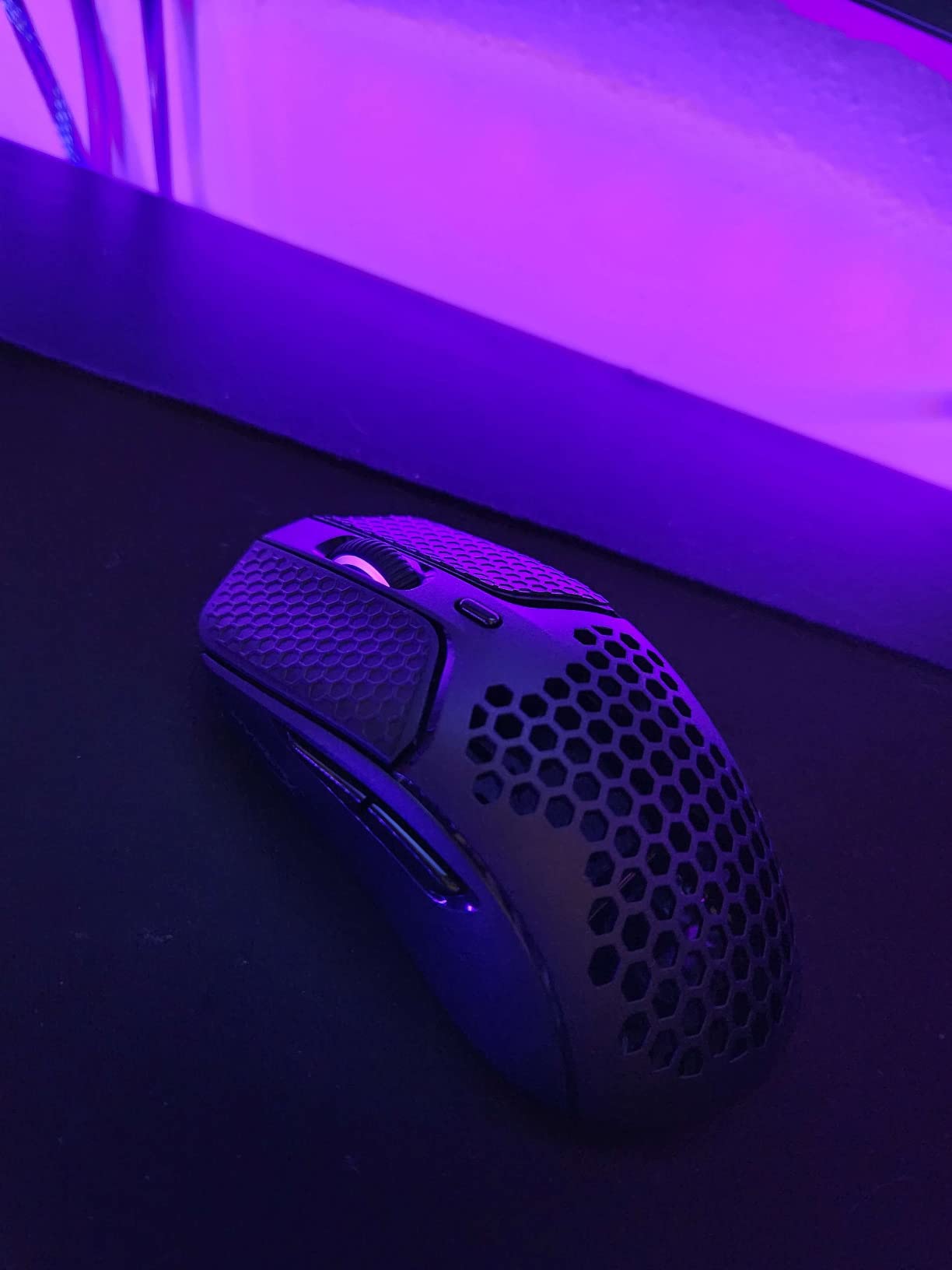HyperX Pulsefire Haste – Wireless Gaming Mouse – Ultra Lightweight, 61g, 100 Hour Battery Life, 2.4Ghz Wireless, Honeycomb Shell, Hex Design, Up to 16000 DPI, 6 Programmable Buttons – Black, 4P5D7AA - Customer Photo 2