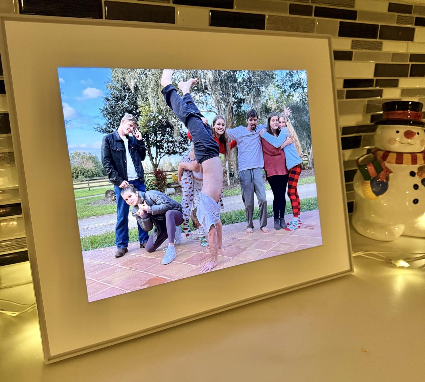 Aura Digital Picture Frame - 10.1