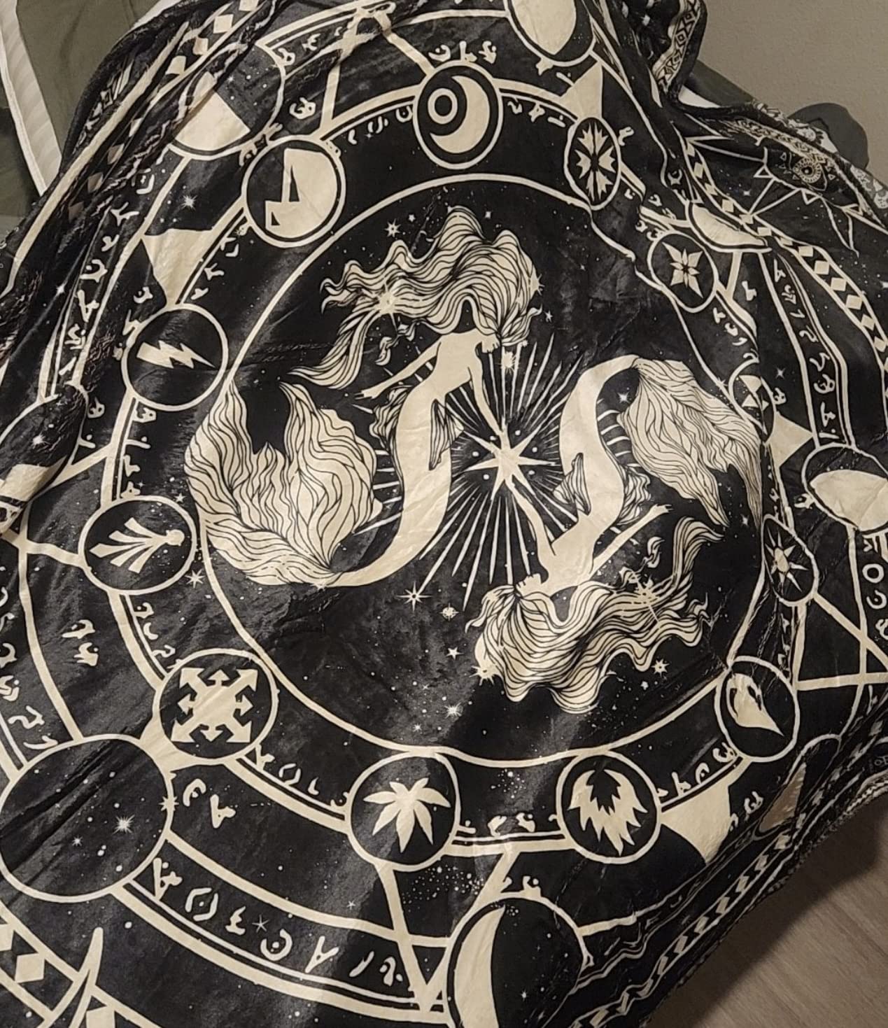Taurus Zodiac Blanket, Taurus Zodiac Gifts for Women Moon Constellation Throw Blanket Customer Review Taurus Zodiac Blanket, Taurus Zodiac Gifts for Women Moon Constellation Throw Blanket - Customer Photo 1