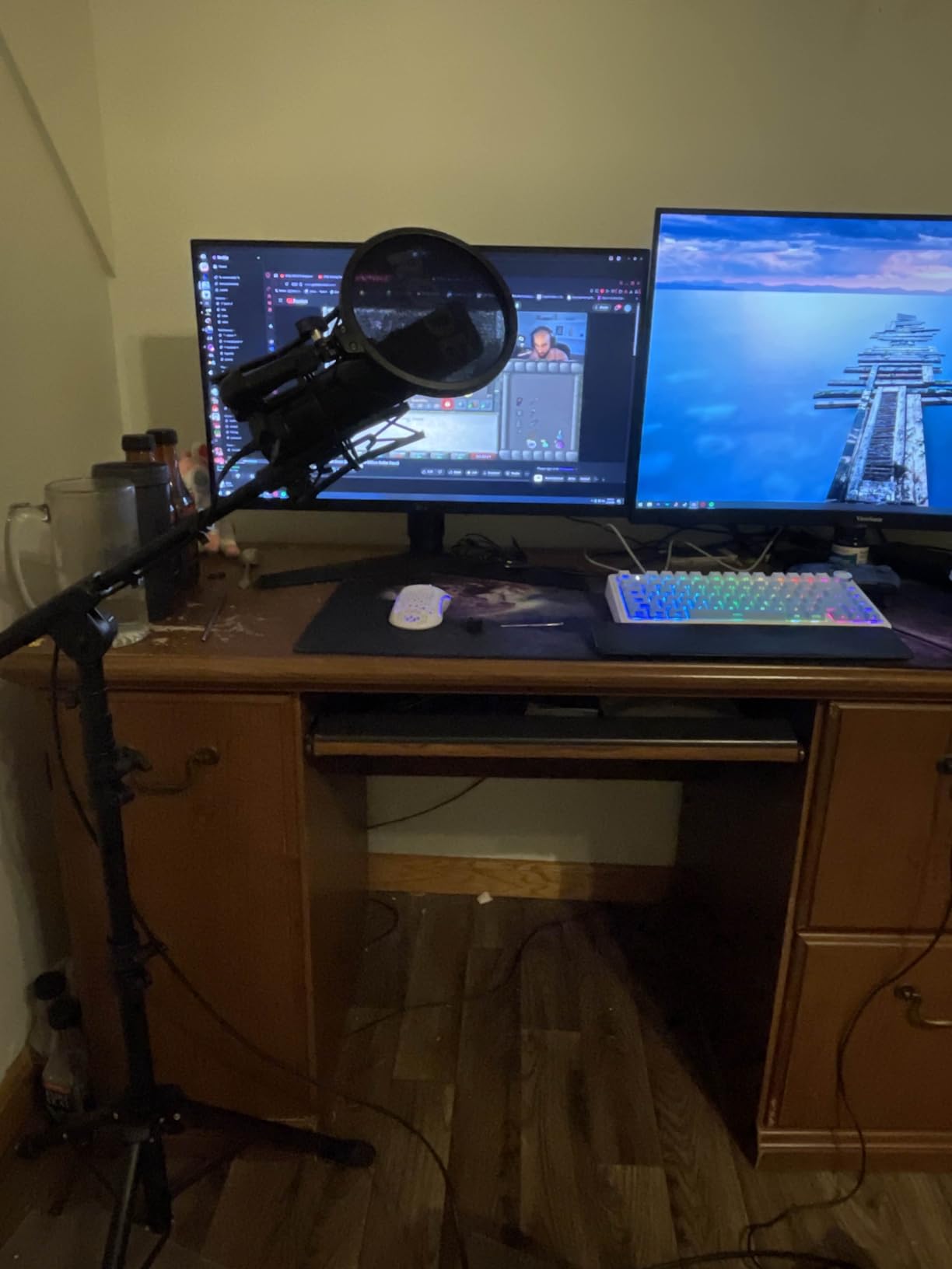 RØDE NT1 5th Generation Large-diaphragm Studio Condenser Microphone with XLR and USB Outputs, Shock Mount and Pop Filter for Music Production, Vocal Recording and Podcasting (Black) - Customer Photo 001