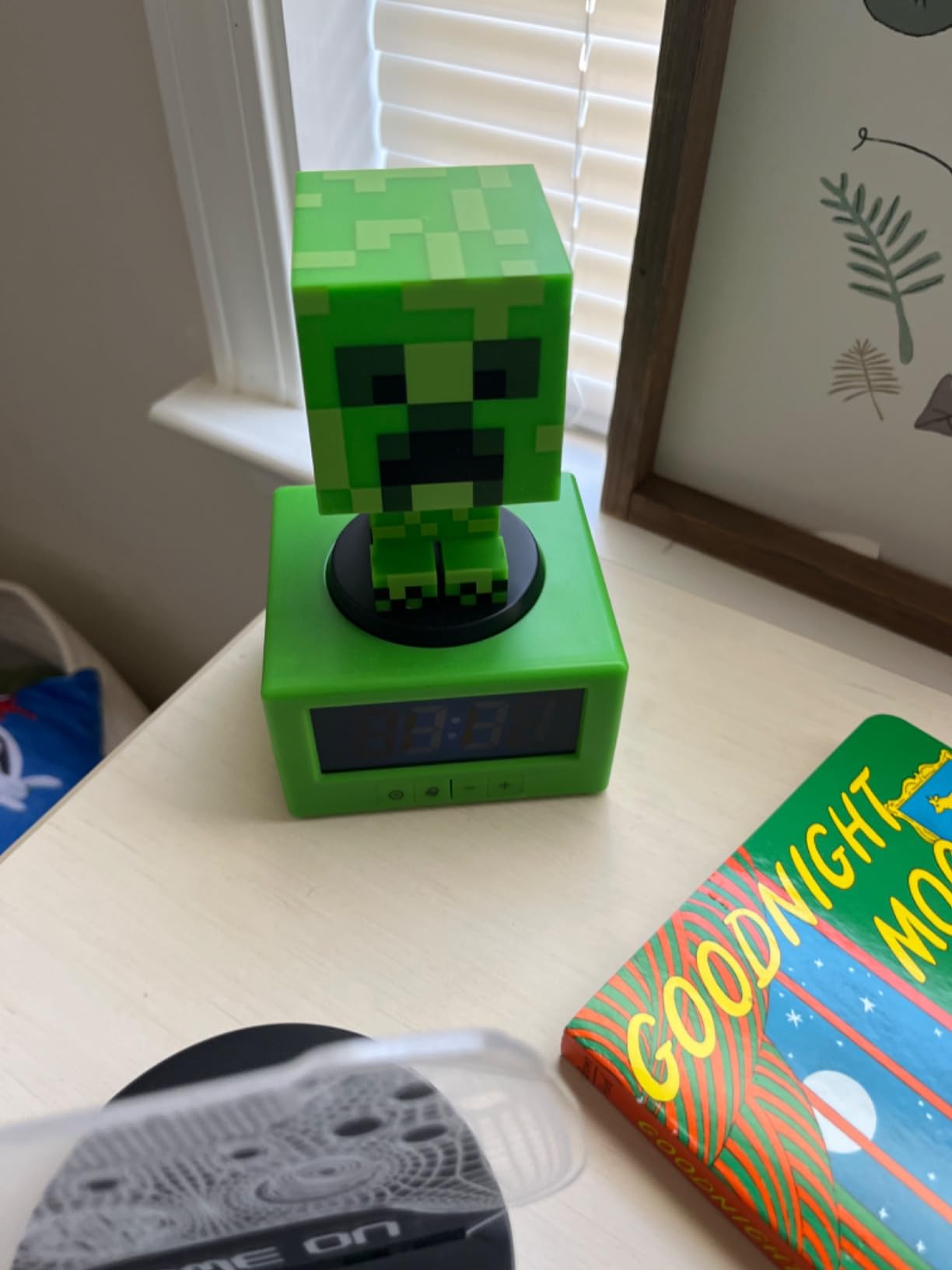 Paladone Minecraft Creeper Alarm Clock - Officially Licensed, in-Game Music & Night Light for Kids & Tweens, Gaming Room Accessory - Customer Photo 2