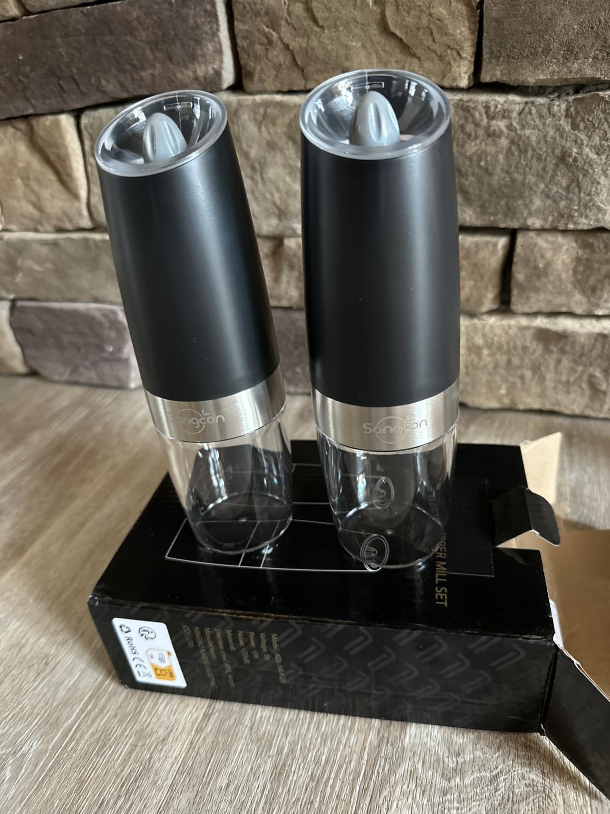 Sangcon Gravity Electric Salt and Pepper Grinder Set Automatic Shakers Mill Grinder with LED Light, BATTERY POWERED Adjustable Coarseness One Hand Operation, Upgraded Larger Capacity - Customer Photo 2