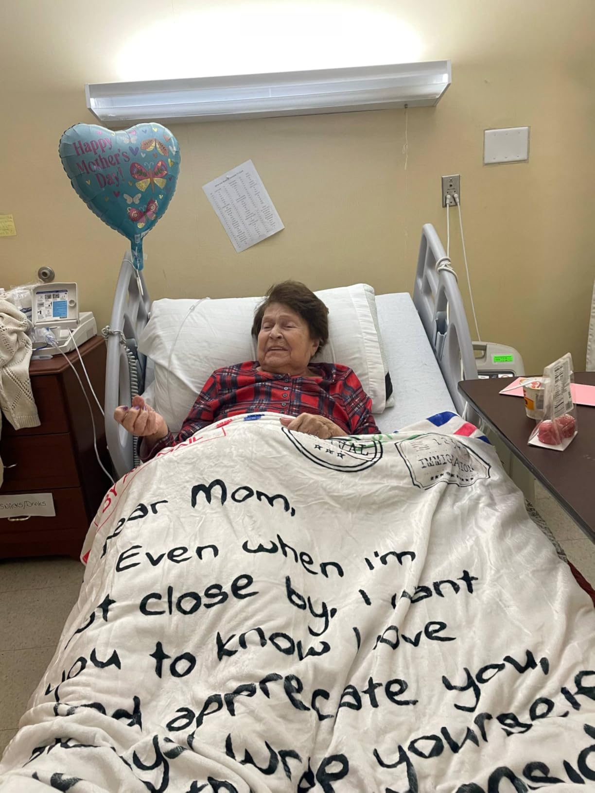 Throw Blankets Anniversary Birthday Gift for Mom from Daughter Son, Dear Mom Blanket for Mother's Day, Super Soft Flannel Throw Blankets for Christmas Valentines Day for Bed Couch(50x60) - Customer Photo 2