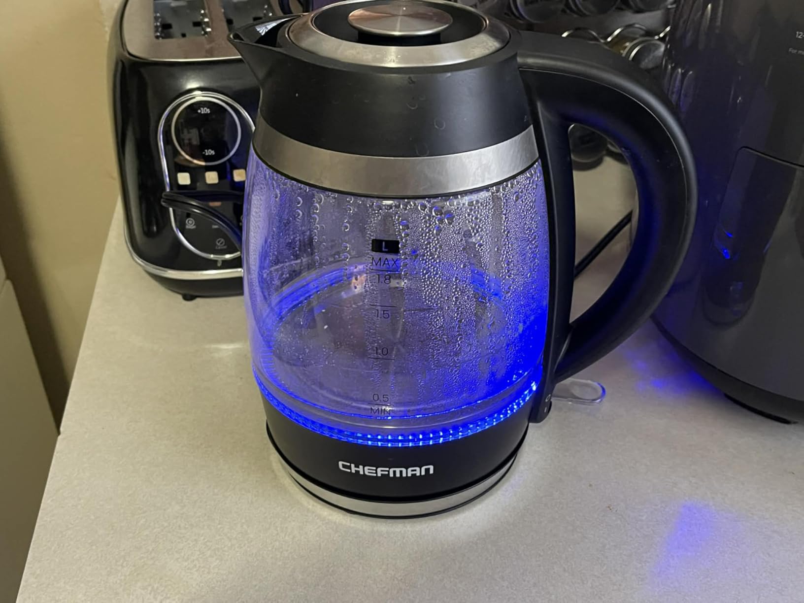 Chefman Electric Kettle, 1.8L 1500W, Hot Water Boiler, Removable Lid for Easy Cleaning, Auto Shut Off, Boil-Dry Protection, Stainless Steel Filter, BPA Free, Borosilicate Glass Electric Tea Kettle Customer Review Chefman Electric Kettle, 1.8L 1500W, Hot Water Boiler, Removable Lid for Easy Cleaning, Auto Shut Off, Boil-Dry Protection, Stainless Steel Filter, BPA Free, Borosilicate Glass Electric Tea Kettle - Customer Photo 3