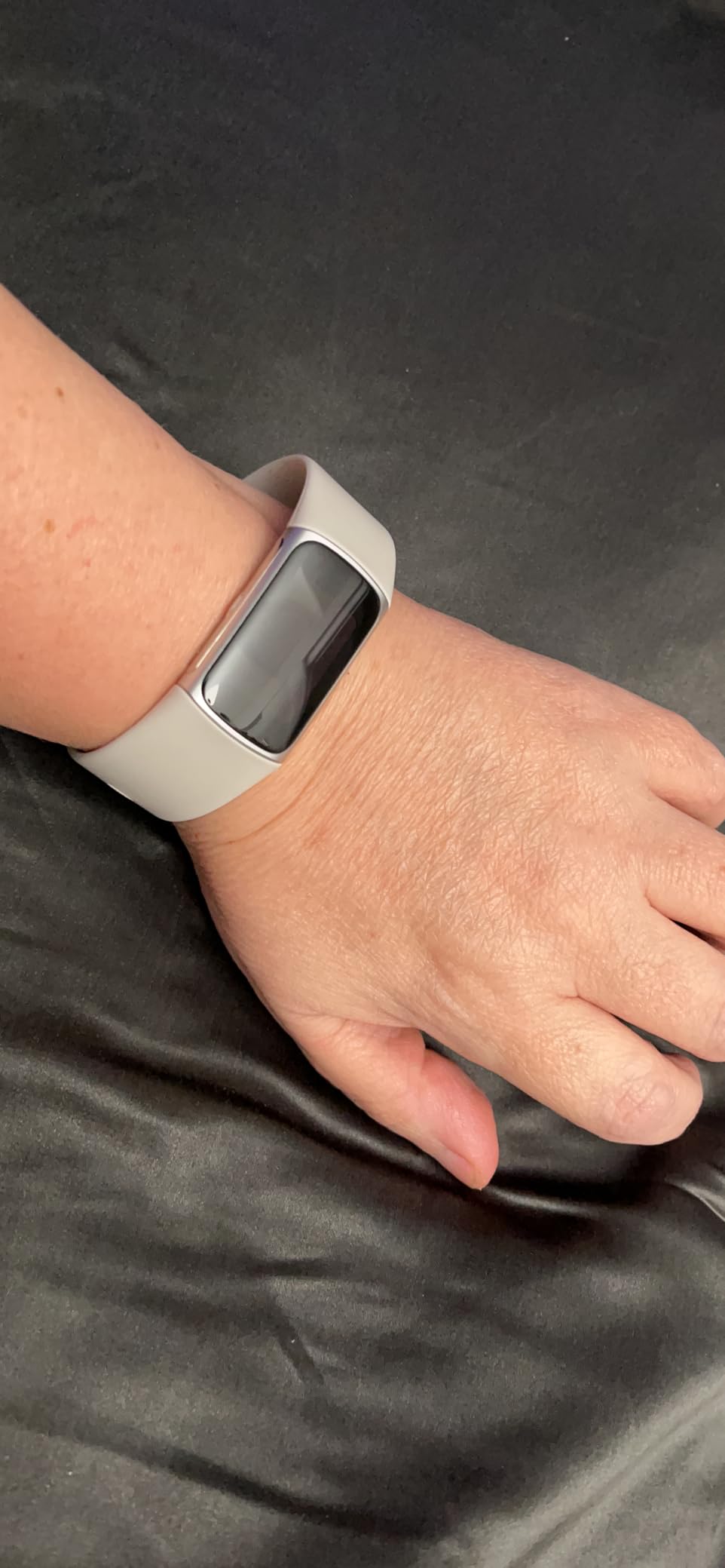 Fitbit Charge 6 Fitness Tracker with Google apps, Heart Rate on Exercise Equipment, 6-Months Premium Membership Included, GPS, Health Tools and More, Porcelain/Silver, One Size (S & L Bands Included) - Customer Photo 4