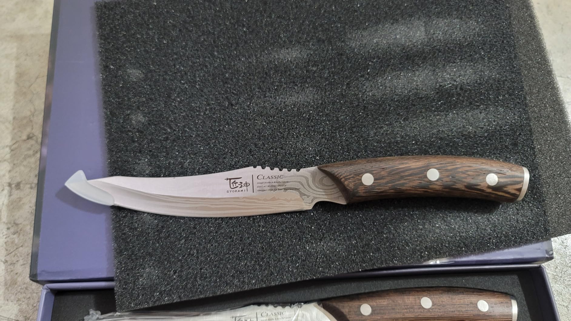 SYOKAMI Steak Knives Set of 8, 4.8 Inch High-Carbon Japanese Stainless Steel Non-serrated Steak Knife with Wood Handle, Damascus Pattern Full Tang Design, Razor-Sharp Dinner Knives with Gift Box Customer Review SYOKAMI Steak Knives Set of 8, 4.8 Inch High-Carbon Japanese Stainless Steel Non-serrated Steak Knife with Wood Handle, Damascus Pattern Full Tang Design, Razor-Sharp Dinner Knives with Gift Box - Customer Photo 2