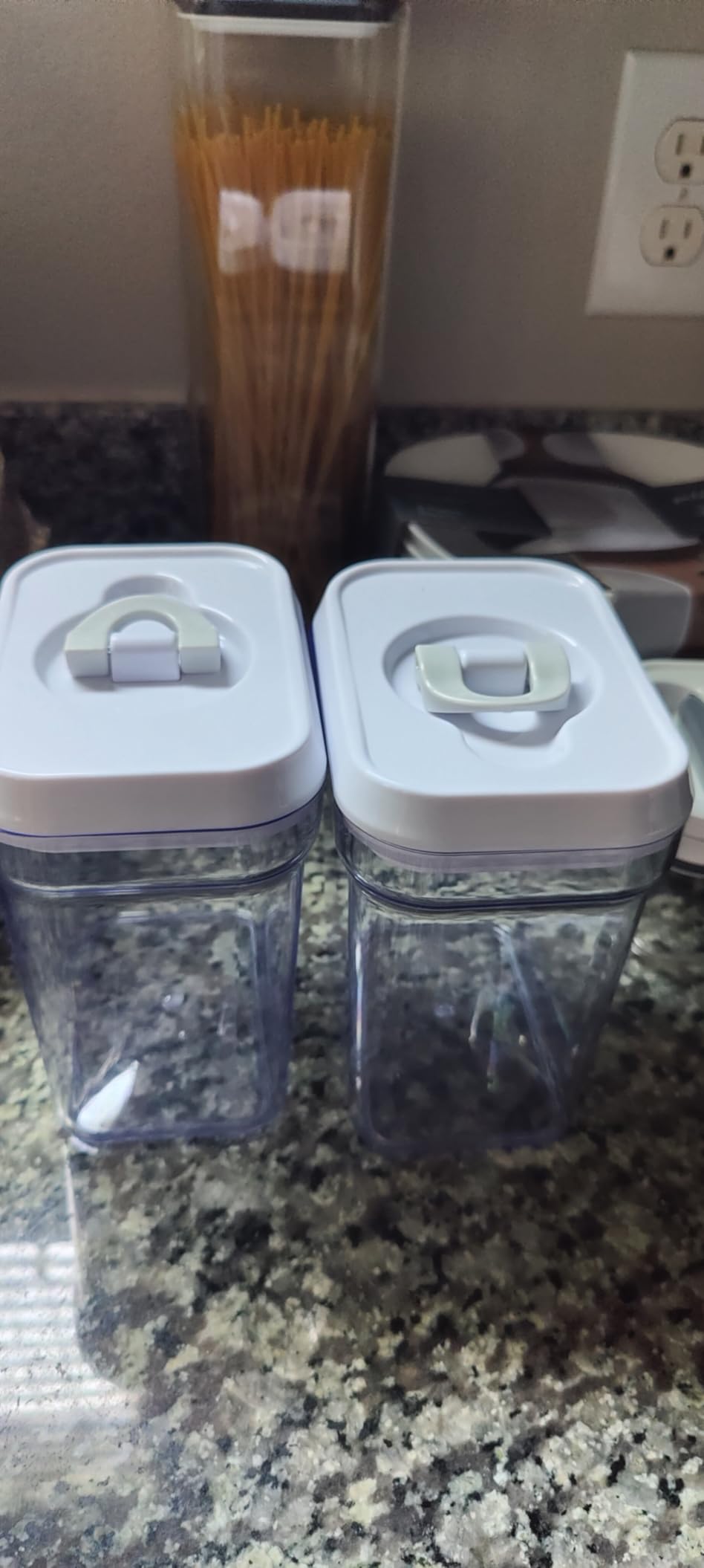 DWËLLZA KITCHEN Airtight Food Storage Containers with Lids - 5 Piece Set - Kitchen Accessories - Pantry Organization and Storage Containers for Food - Clear BPA-Free - Keeps Food Fresh & Dry Customer Review DWËLLZA KITCHEN Airtight Food Storage Containers with Lids - 5 Piece Set - Kitchen Accessories - Pantry Organization and Storage Containers for Food - Clear BPA-Free - Keeps Food Fresh & Dry - Customer Photo 2