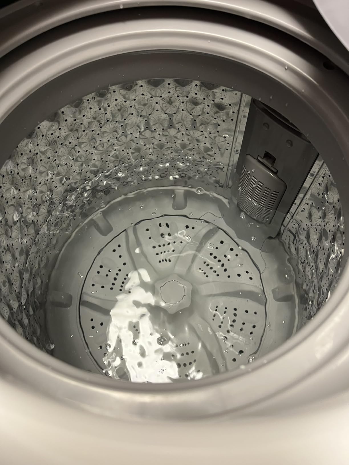 BLACK+DECKER 4.5 Cu. Ft. Front Load Washer, Full Size Washing Machine with 12 Cycles, ENERGY STAR certified Washer Machine, Hot & Cold Inlet Hoses, LED Display, 120V, BFLW45M, White - Customer Photo 002