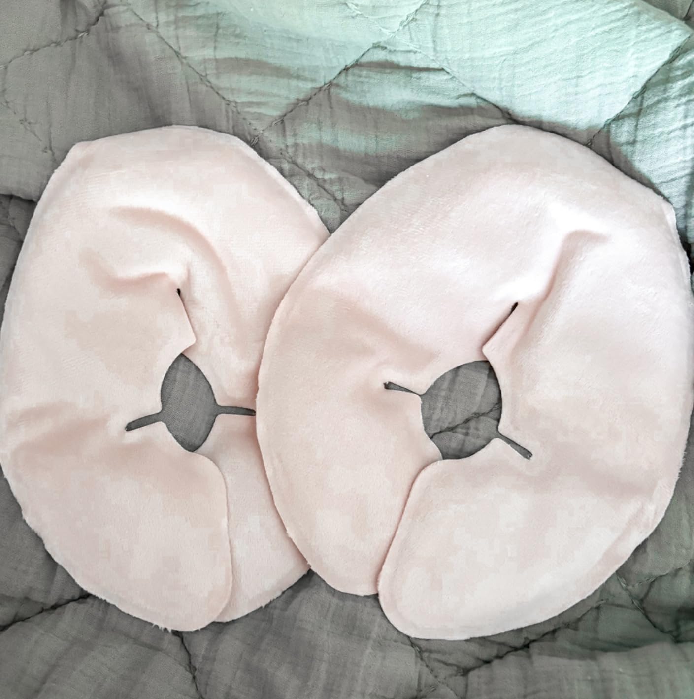Frida Mom Breast Therapy Packs, Breast Pads, Cold & Hot Pack for Pain Relief, Breastfeeding Essentials for Lactation Support, Mastitis, Engorgement and Pump Aid, Postpartum Recovery, 2pk Customer Review Frida Mom Breast Therapy Packs, Breast Pads, Cold & Hot Pack for Pain Relief, Breastfeeding Essentials for Lactation Support, Mastitis, Engorgement and Pump Aid, Postpartum Recovery, 2pk - Customer Photo 2