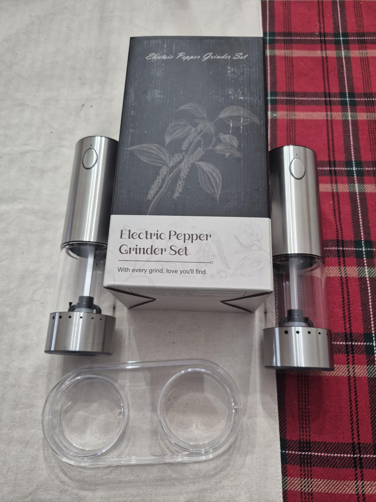 Electric Salt and Pepper Grinder Set Automatic Battery Pepper Mill Shakers Adjustable Coarseness Upgraded Larger Capacity with Led Home and Kitchen Appliances Christmas Gifts for Women - Customer Photo 1