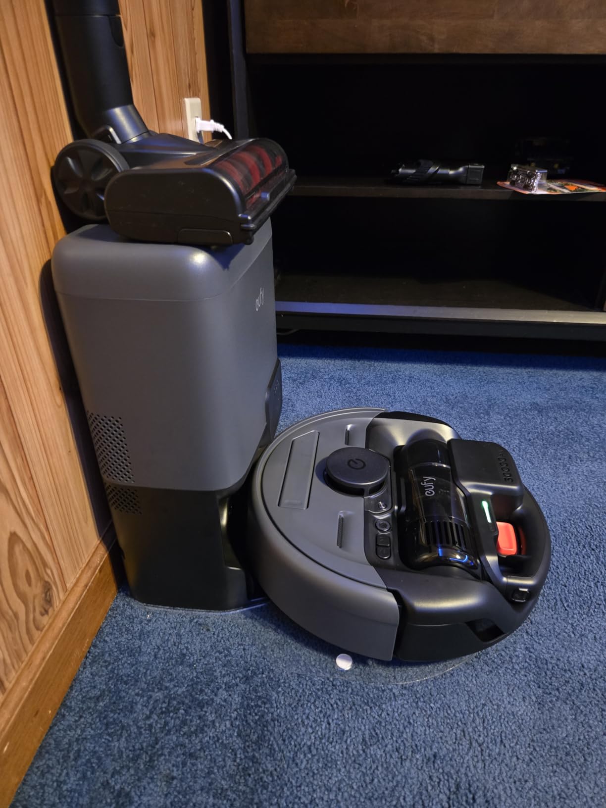 eufy Robot Vacuum 3-in-1 E20,with Versatile Stick and Handheld Vacuum Cleaner Combo,Self Emptying Up to 75 Days,Max 30,000Pa,Smart Obstacle Avoidance,Pro-Detangle,Ideal for Carpet,Crevices,Stairs Customer Review eufy Robot Vacuum 3-in-1 E20,with Versatile Stick and Handheld Vacuum Cleaner Combo,Self Emptying Up to 75 Days,Max 30,000Pa,Smart Obstacle Avoidance,Pro-Detangle,Ideal for Carpet,Crevices,Stairs - Customer Photo 4