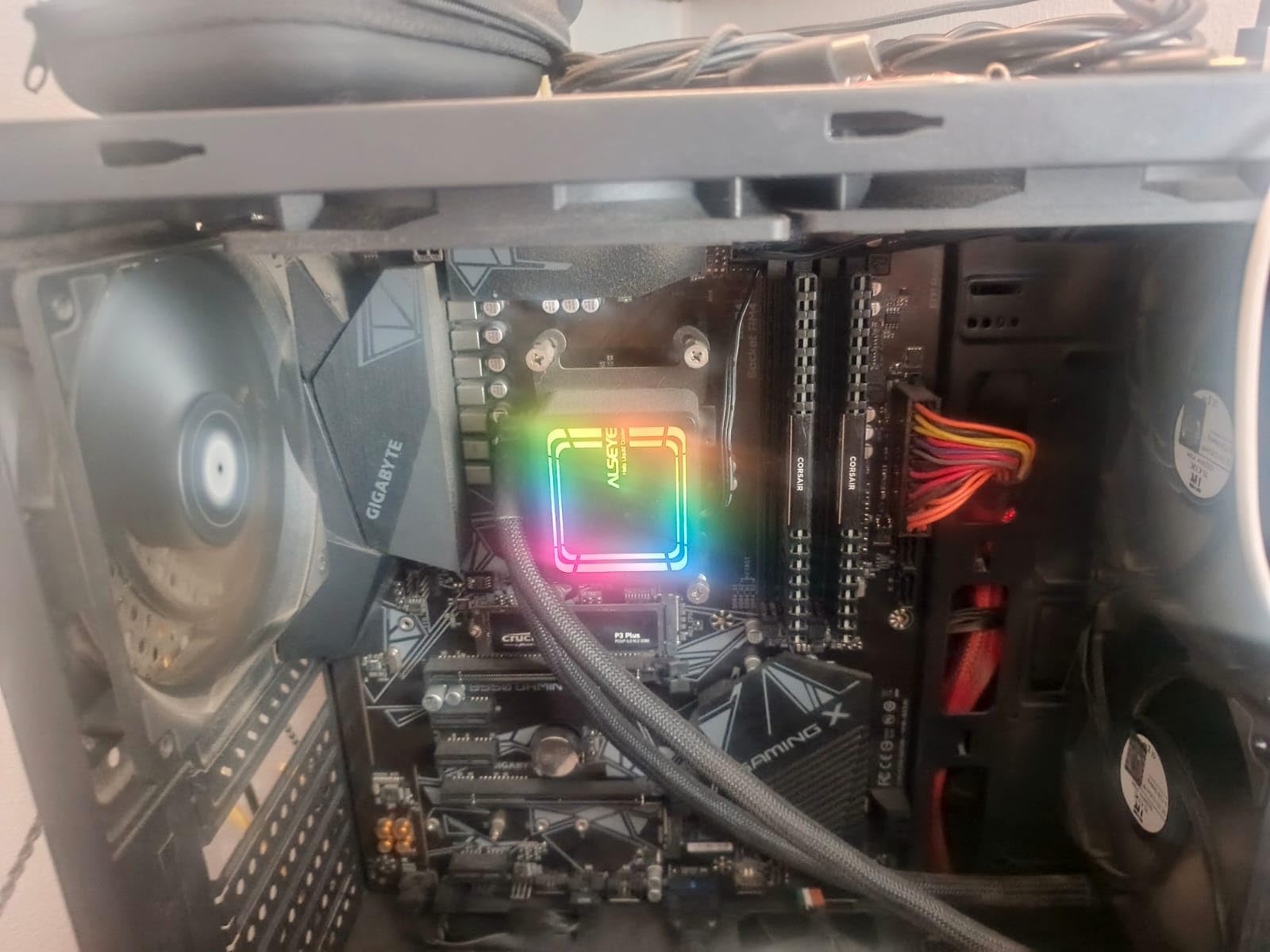 GIGABYTE B550 Eagle WIFI6 Motherboard, Supports AMD AM4 Ryzen 5000 Processors, ATX, DDR4, 2X M.2, PCIe 4.0, WIFI6, 1GbE LAN, EZ-Latch - Customer Photo 002