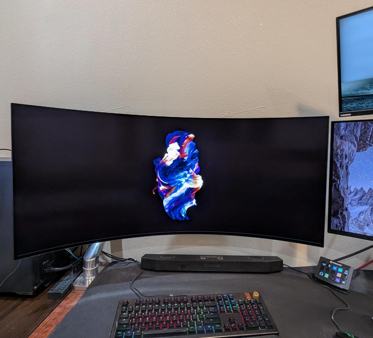 LG 45GX950A-B 45-inch Ultragear 5K2K WUHD (5120 x 2160) OLED Curved Gaming Monitor, Dual-Mode, 165Hz, 0.03ms, NVIDIA G-Sync, AMD FreeSync Premium Pro, HDR True Black 400 Customer Review LG 45GX950A-B 45-inch Ultragear 5K2K WUHD (5120 x 2160) OLED Curved Gaming Monitor, Dual-Mode, 165Hz, 0.03ms, NVIDIA G-Sync, AMD FreeSync Premium Pro, HDR True Black 400 - Customer Photo 003