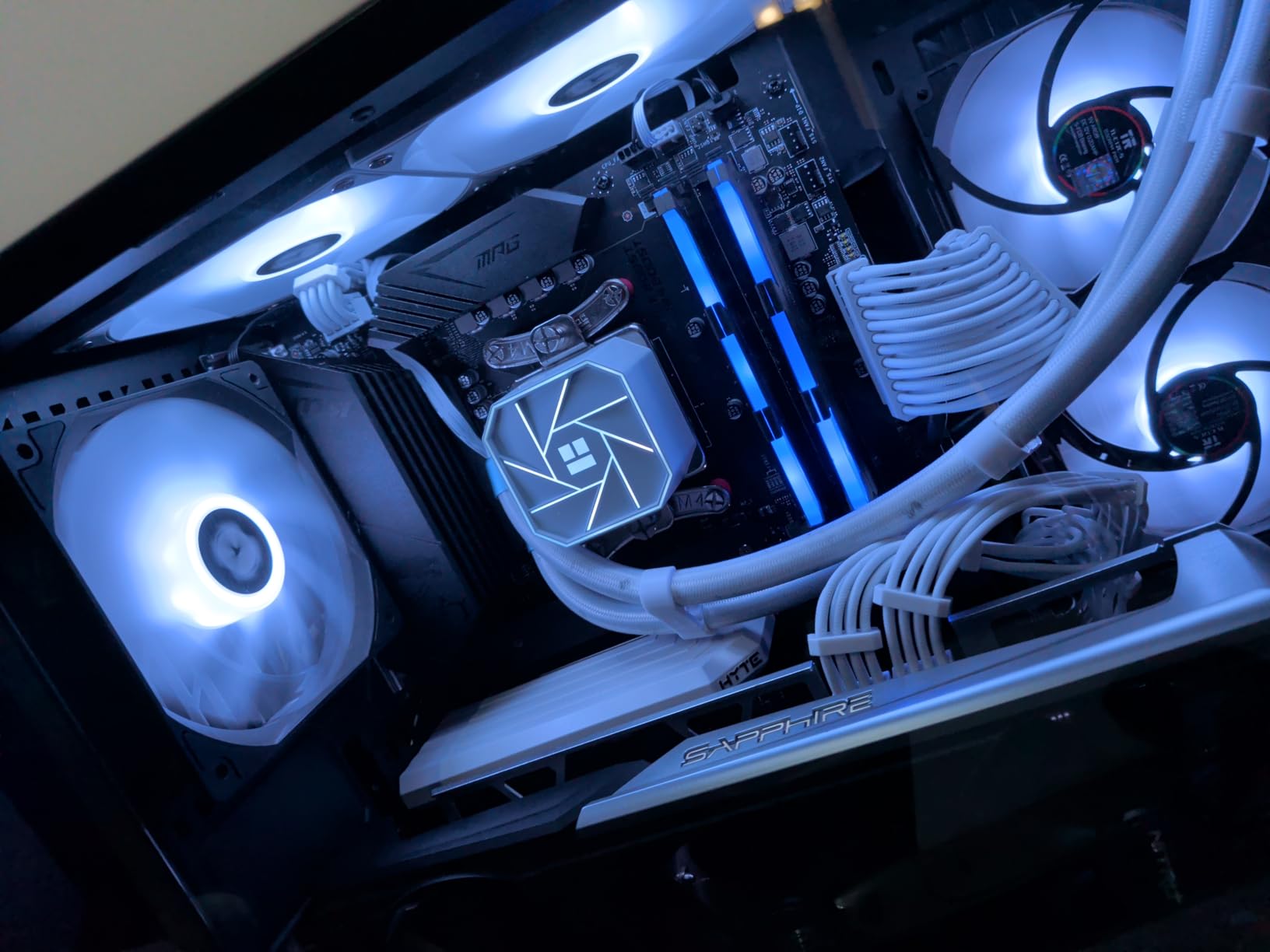 MSI MPG B550 Gaming Plus V1 Gaming Motherboard (AMD Ryzen 5000, AM4, DDR4, PCIe 4.0, SATA 6Gb/s, M.2, USB 3.2 Gen 2, HDMI/DP, ATX) - Customer Photo 001