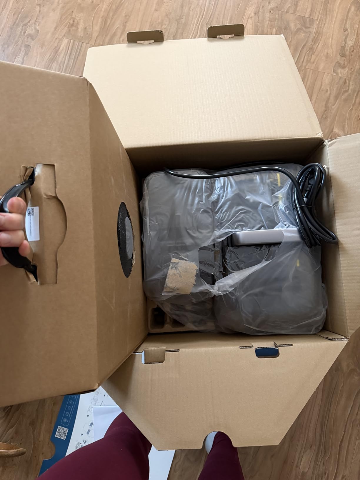 eufy Robot Vacuum E28, Portable Deep Cleaner for Carpet, HydroJet System with Roller Mop, All-in-One Robot Vacuum and Mop Combo, 20,000 Pa Suction, Zero-Tangling, Corner-to-Edge Cleaning (Upgraded) Customer Review eufy Robot Vacuum E28, Portable Deep Cleaner for Carpet, HydroJet System with Roller Mop, All-in-One Robot Vacuum and Mop Combo, 20,000 Pa Suction, Zero-Tangling, Corner-to-Edge Cleaning (Upgraded) - Customer Photo 1