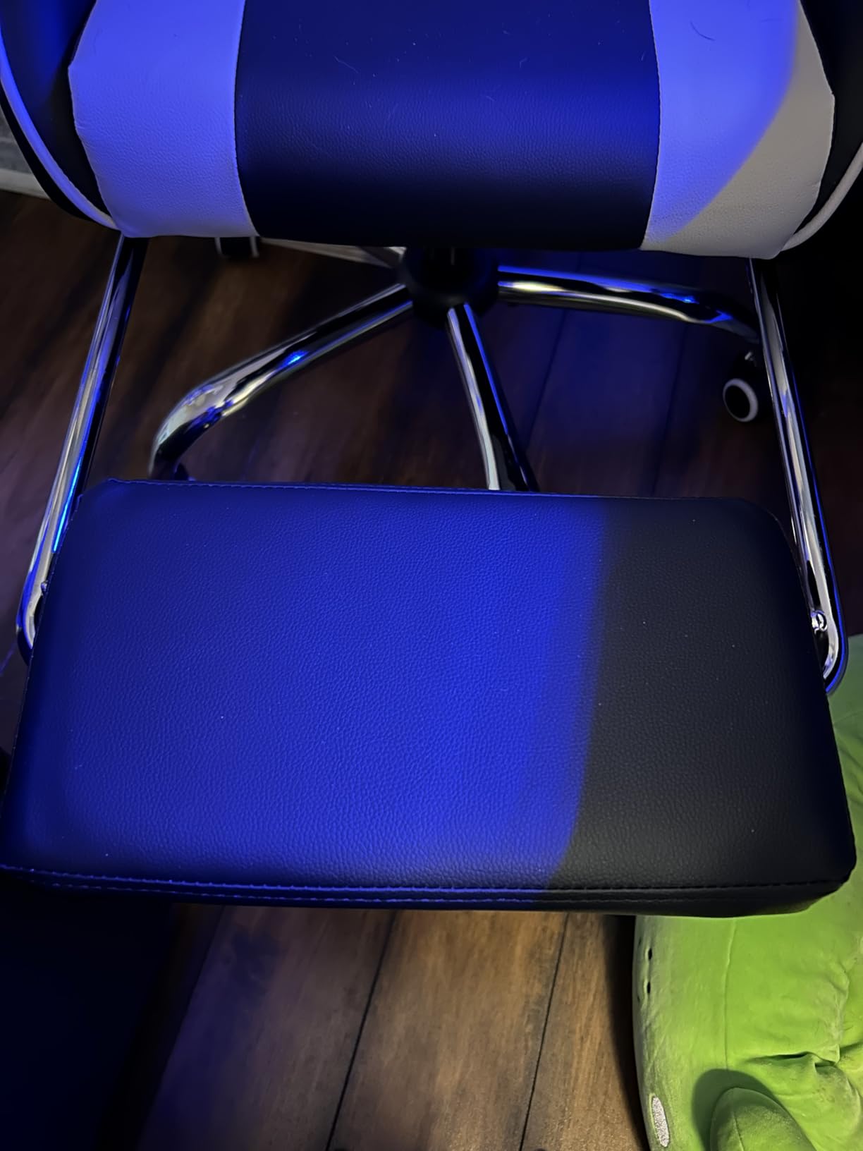 GTPLAYER Gaming Chair, Computer Chair with Footrest and Lumbar Support, Height Adjustable Game Chair with 360°-Swivel Seat and Headrest and for Office or Gaming (Snow White) - Customer Photo 3