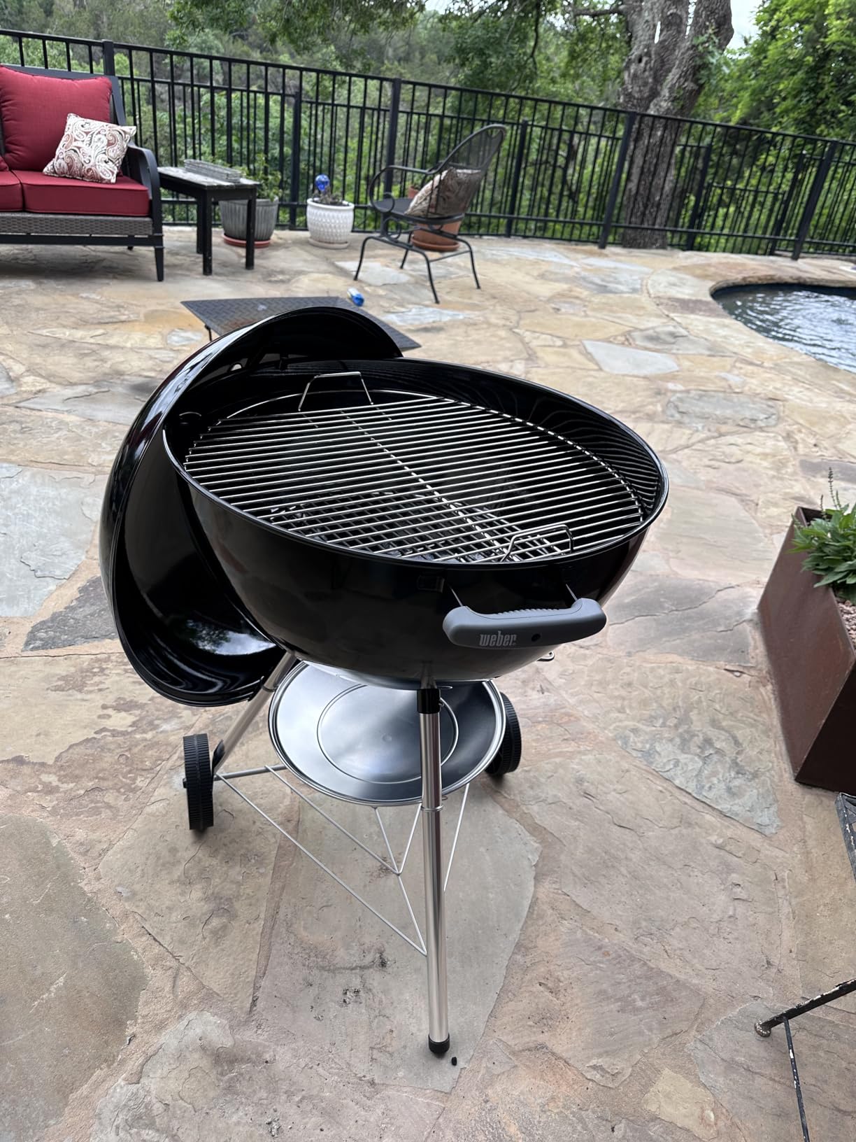 Weber Original Kettle Charcoal Grill, 22-Inch, Black – Classic Outdoor BBQ Grill with One-Touch™ Cleaning System & Precise Temperature Control Dampers - Customer Photo 4