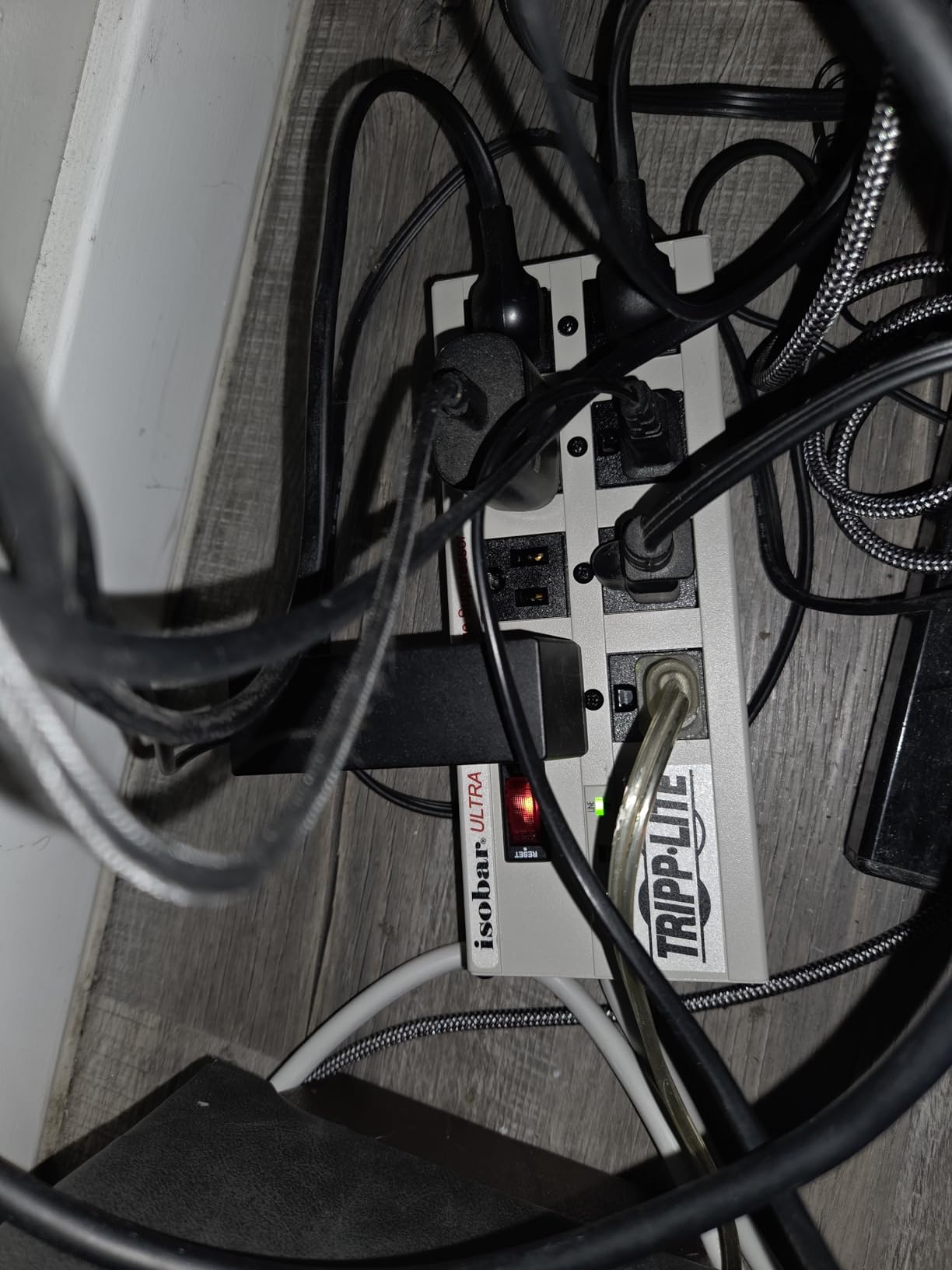 Tripp Lite ISOBAR8ULTRA Isobar 8 Outlet Heavy Duty Power Strip Surge Protector, 3840 Joules, 12ft Cord, Flat Plug, Metal Power Strip, Industrial Garage Work Shop Bench, Under Desk and Wall Mountable Customer Review Tripp Lite ISOBAR8ULTRA Isobar 8 Outlet Heavy Duty Power Strip Surge Protector, 3840 Joules, 12ft Cord, Flat Plug, Metal Power Strip, Industrial Garage Work Shop Bench, Under Desk and Wall Mountable - Customer Photo 1