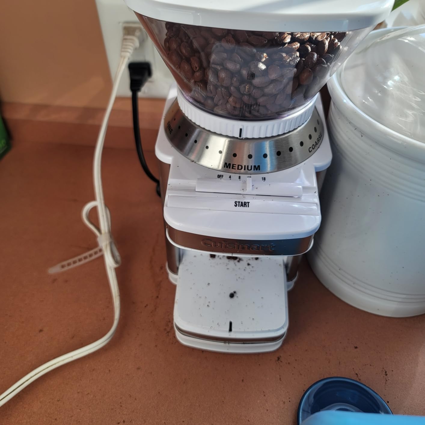 Cuisinart Coffee Grinder, Electric One-Touch Automatic Burr Coffee Grinder with 18-Position Grind Selector, Cup Size Selector for 4 - 18 Cups, DBM-8P1, Black Stainless Customer Review Cuisinart Coffee Grinder, Electric One-Touch Automatic Burr Coffee Grinder with 18-Position Grind Selector, Cup Size Selector for 4 - 18 Cups, DBM-8P1, Black Stainless - Customer Photo 3