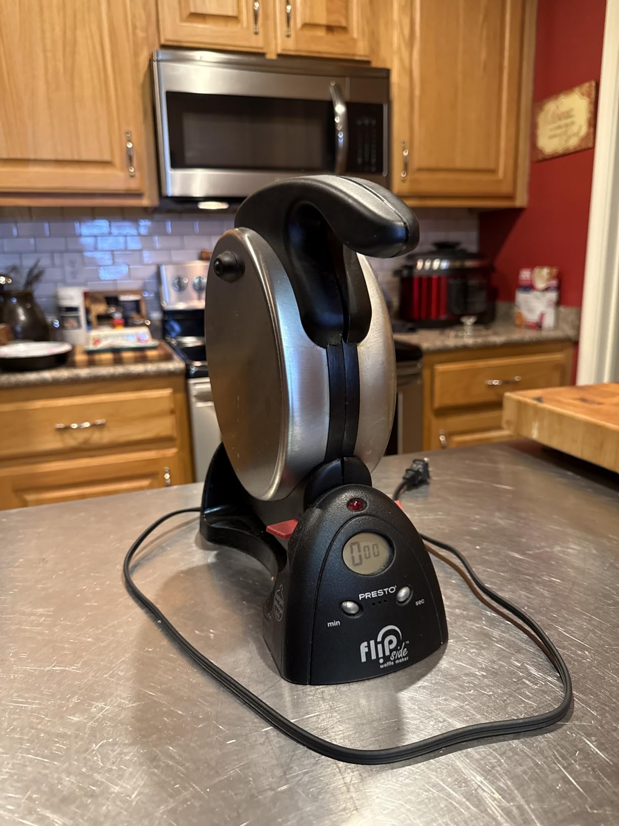 Presto 03510 Ceramic FlipSide Belgian Waffle Maker, Nonstick, Cool Touch Handles, Black Customer Review Presto 03510 Ceramic FlipSide Belgian Waffle Maker, Nonstick, Cool Touch Handles, Black - Customer Photo 1