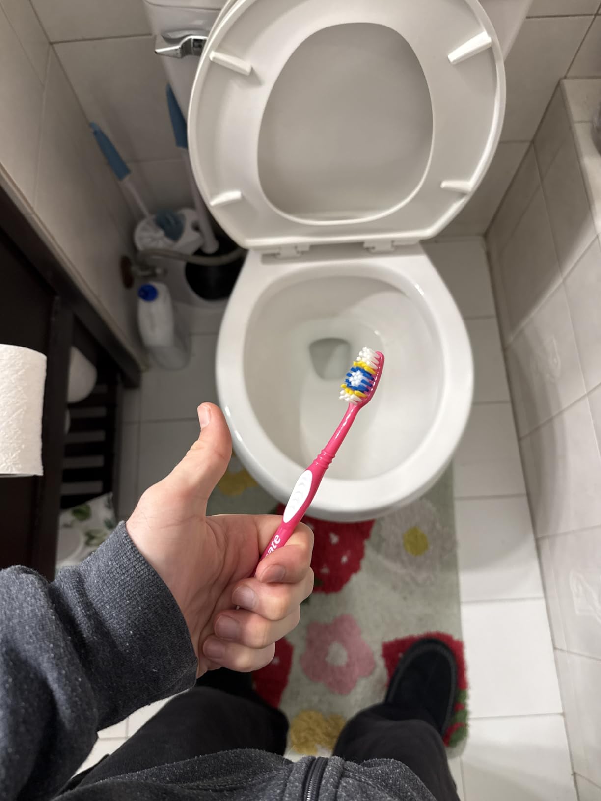 Colgate Extra Clean Toothbrush, Soft Toothbrush for Adults, 6 Count (Pack of 1) - Customer Photo 3