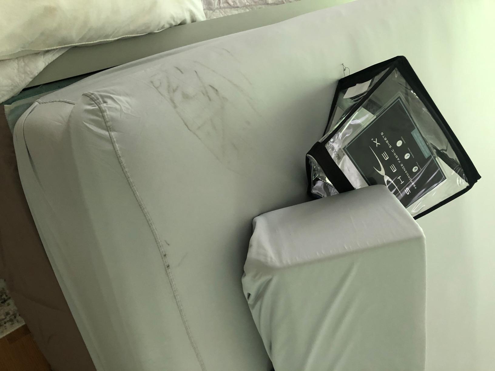 SHEEX - Original Performance Sheets Set (King/California King) Graphite - Cooling Sheets - Moisture Wicking - 1 Flat Cooling Sheet, 1 Fitted Cooling Sheet, 2 Pillow Covers - Wrinkle Free - Sleep Aid Customer Review SHEEX - Original Performance Sheets Set (King/California King) Graphite - Cooling Sheets - Moisture Wicking - 1 Flat Cooling Sheet, 1 Fitted Cooling Sheet, 2 Pillow Covers - Wrinkle Free - Sleep Aid - Customer Photo 4