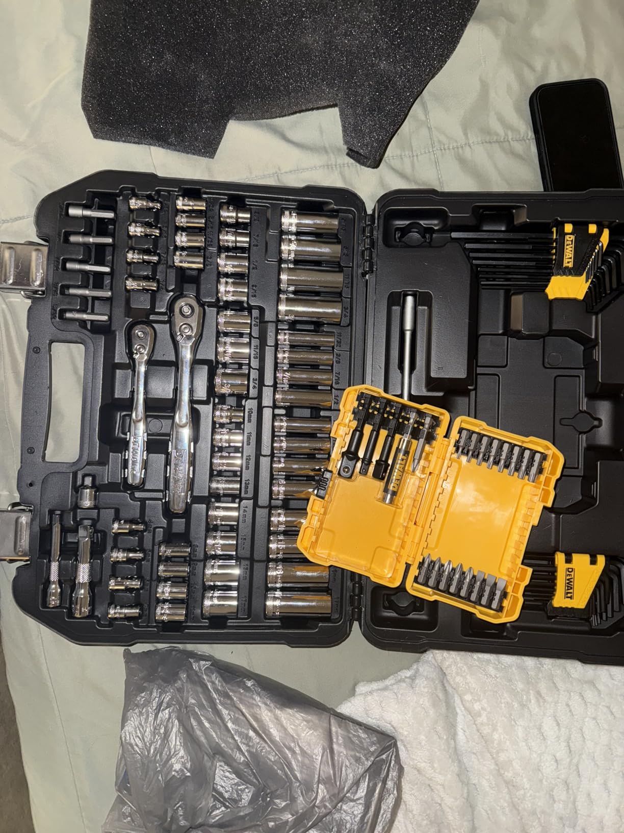 DEWALT Mechanics Tools Kit and Socket Set, 1/4 DEWALT Mechanics Tools Kit and Socket Set, 1/4