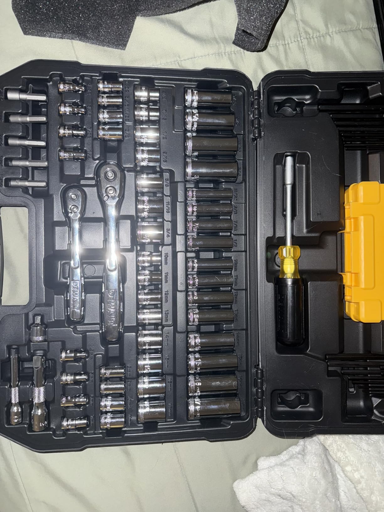 DEWALT Mechanics Tools Kit and Socket Set, 1/4 DEWALT Mechanics Tools Kit and Socket Set, 1/4