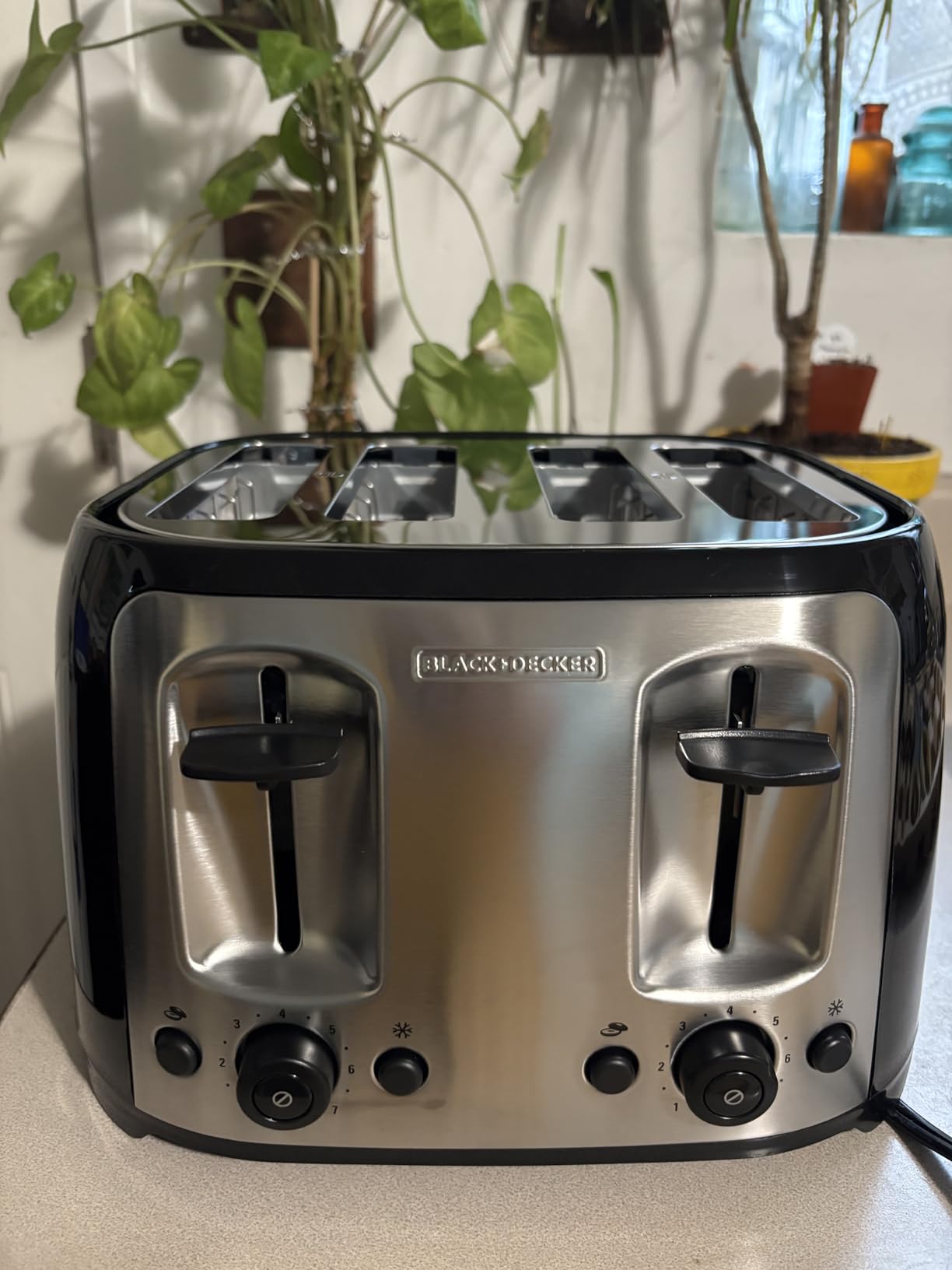 BLACK+DECKER 2-Slice Toaster, TR1278BD, Extra Wide Slots, 7 Shade Settings, 850 Watts, Frozen and Bagel Buttons Customer Review BLACK+DECKER 2-Slice Toaster, TR1278BD, Extra Wide Slots, 7 Shade Settings, 850 Watts, Frozen and Bagel Buttons - Customer Photo 1