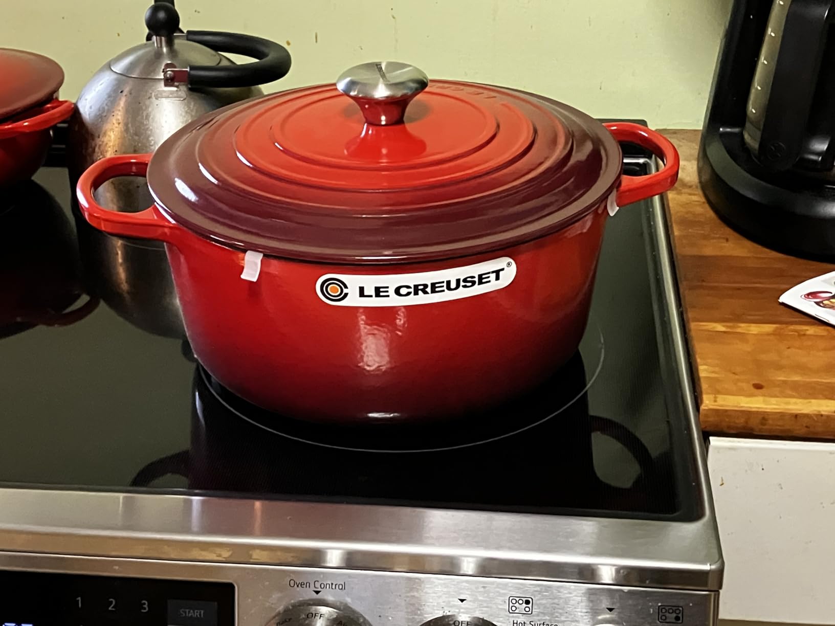 Le Creuset Enameled Cast Iron Signature Round Dutch Oven, 7.25 qt., Cerise Customer Review Le Creuset Enameled Cast Iron Signature Round Dutch Oven, 7.25 qt., Cerise - Customer Photo 3