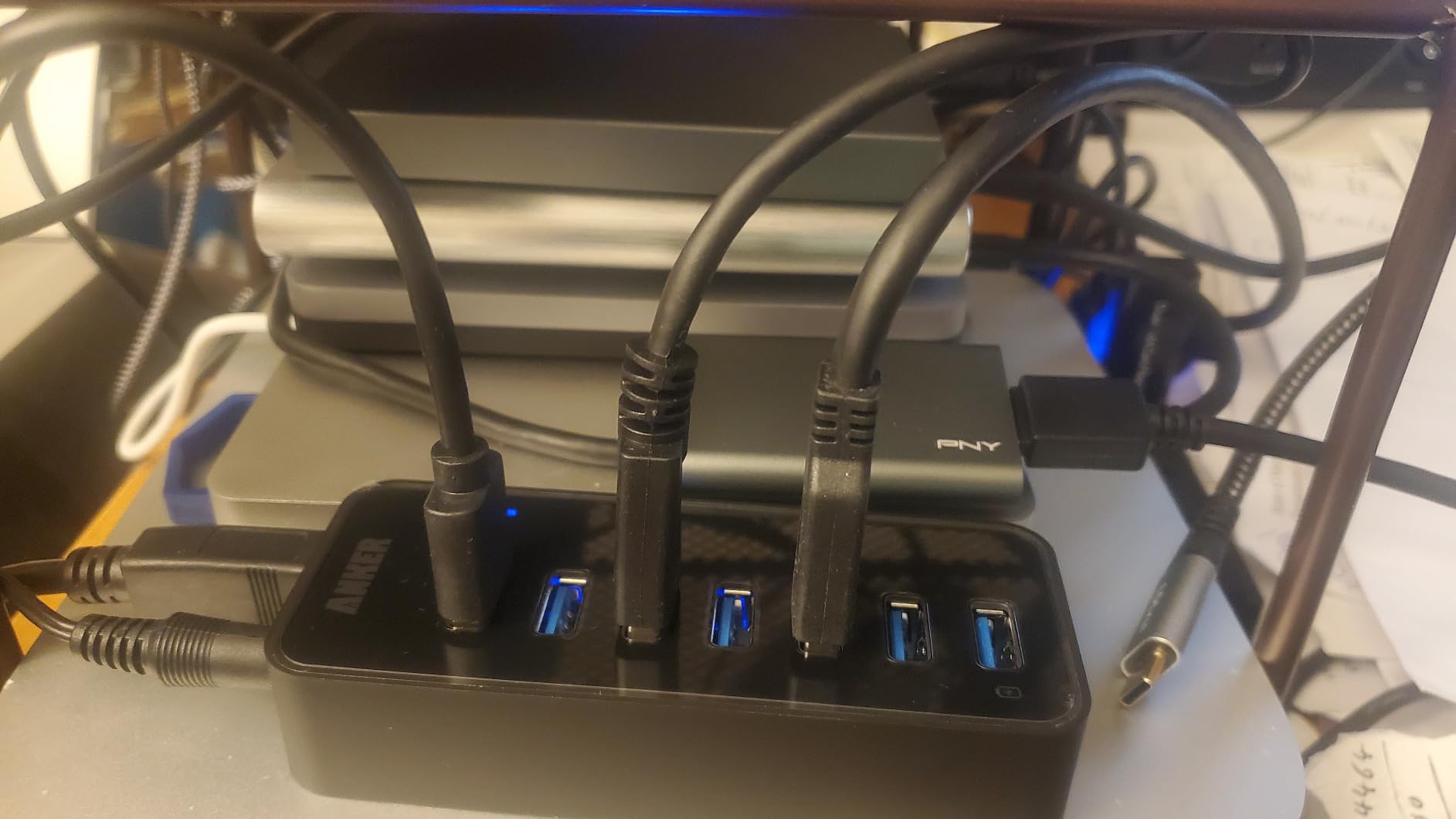 Anker Powered USB Hub for Laptop, 7 Ports USB 3.0 Data Hub, with 36W Power Adapter and BC 1.2 Charging Port for iPhone 7/6s Plus, iPad Air 2, Galaxy S Series, Note Series, Mac, PC, USB-Flash Drives Customer Review Anker Powered USB Hub for Laptop, 7 Ports USB 3.0 Data Hub, with 36W Power Adapter and BC 1.2 Charging Port for iPhone 7/6s Plus, iPad Air 2, Galaxy S Series, Note Series, Mac, PC, USB-Flash Drives - Customer Photo 5