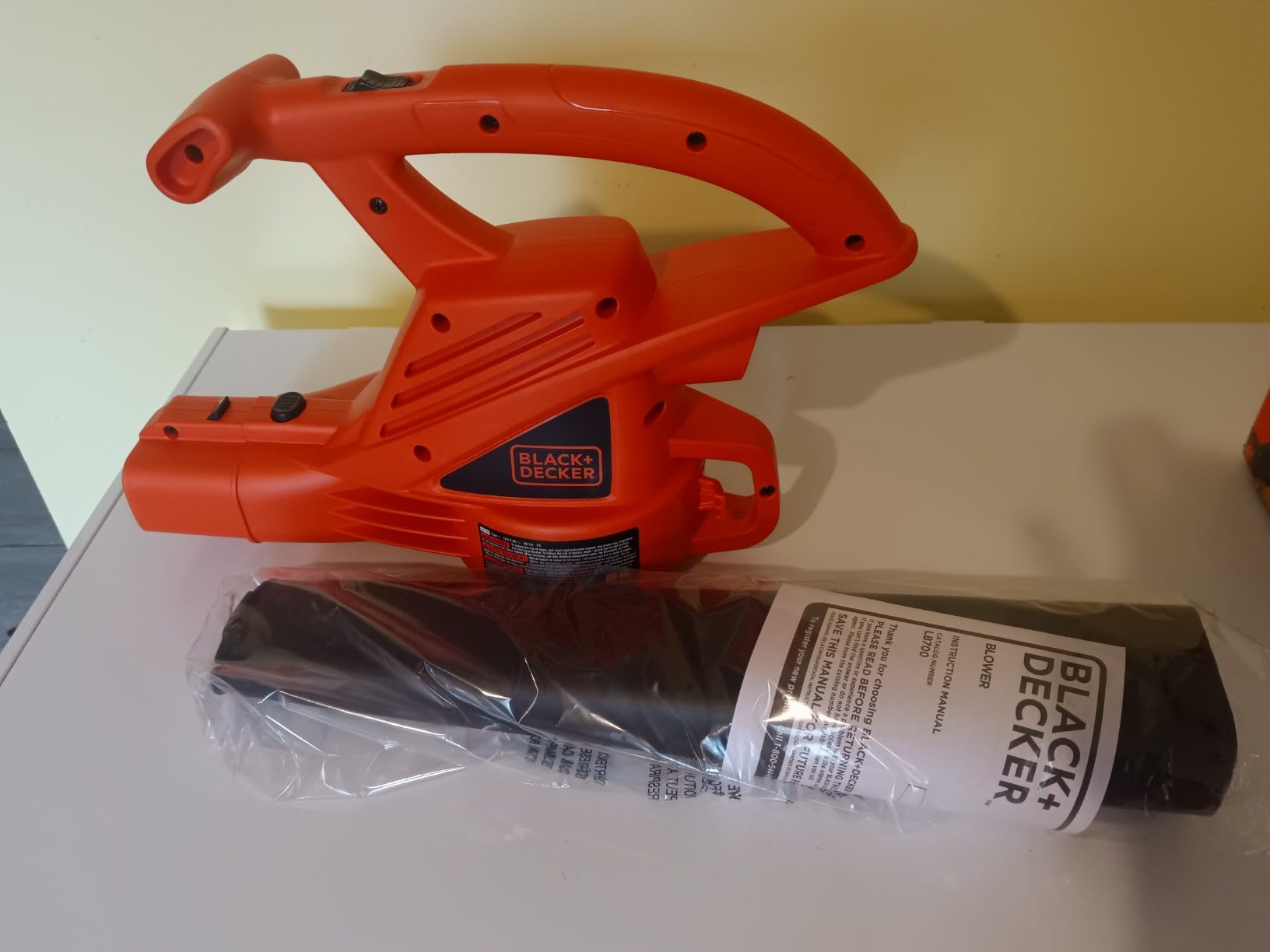 BLACK+DECKER Electric Leaf Blower, Handheld Blowers for Lawn Care, Lightweight, 180 MPH 180 CFM, 7-Amp, Corded (LB700) Customer Review BLACK+DECKER Electric Leaf Blower, Handheld Blowers for Lawn Care, Lightweight, 180 MPH 180 CFM, 7-Amp, Corded (LB700) - Customer Photo 2