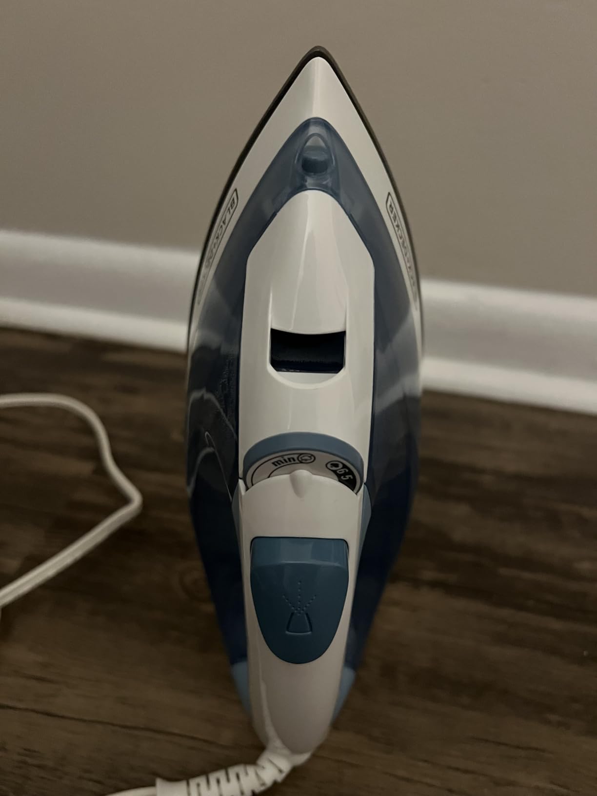 BLACK+DECKER Easy Steam Compact Iron for Clothes, Automatic Shutoff, Nonstick Plate, Light Weight, 1200 Watts Customer Review BLACK+DECKER Easy Steam Compact Iron for Clothes, Automatic Shutoff, Nonstick Plate, Light Weight, 1200 Watts - Customer Photo 1