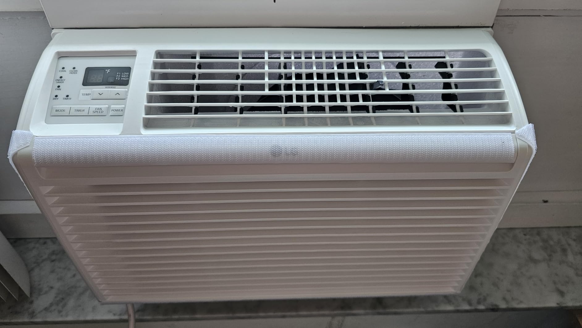 LG 6,000 BTU Window Air Conditioner, 115V, Cools 250 Sq.Ft. for Bedroom, Den, Living Room, Quiet Operation, with Remote, 2 Cooling & Fan Speeds, 2-Way Air Deflection, Auto Restart, White Customer Review LG 6,000 BTU Window Air Conditioner, 115V, Cools 250 Sq.Ft. for Bedroom, Den, Living Room, Quiet Operation, with Remote, 2 Cooling & Fan Speeds, 2-Way Air Deflection, Auto Restart, White - Customer Photo 2