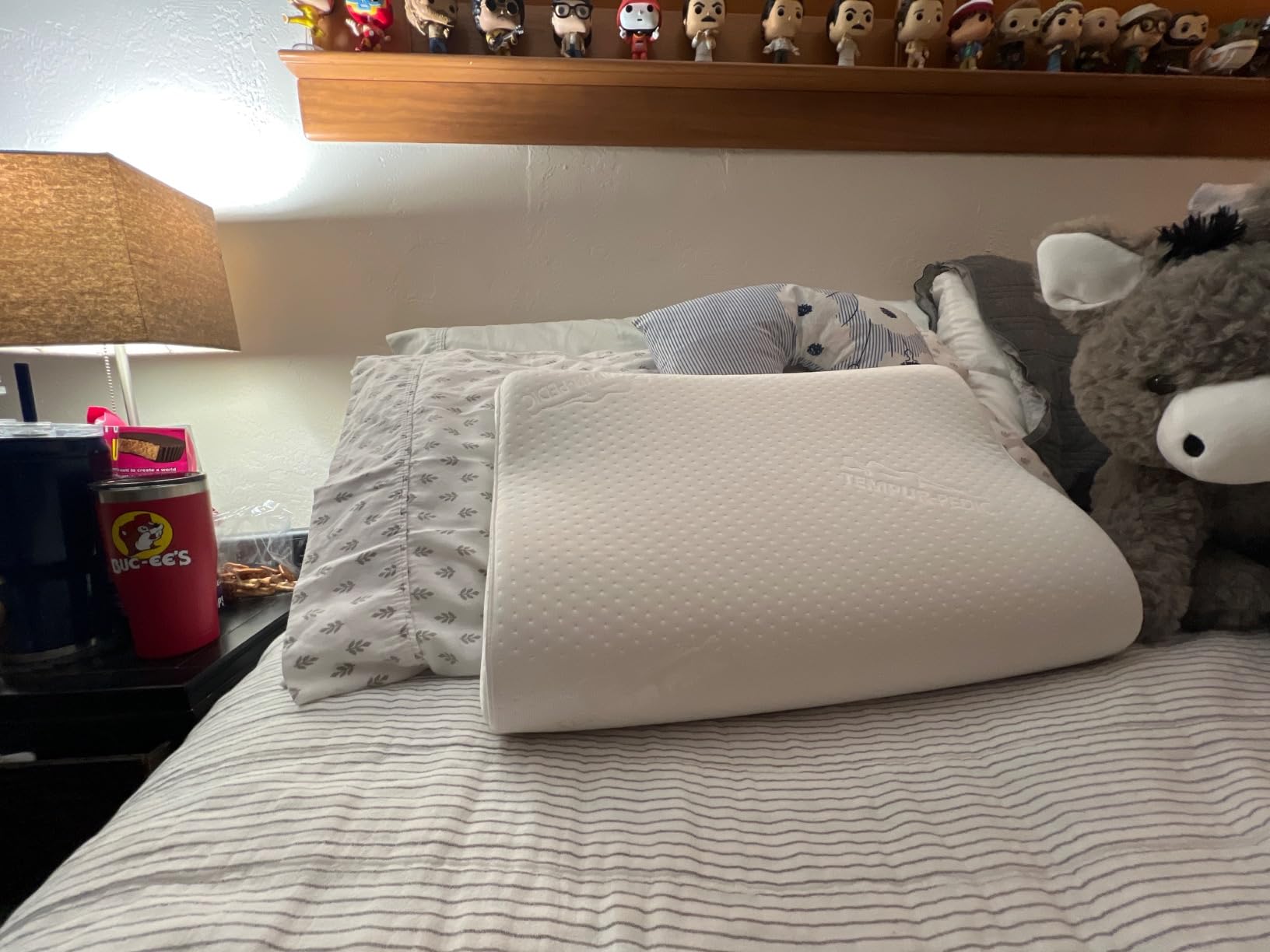 Tempur-Pedic TEMPUR-Ergo Neck Pillow, Large Profile - Ergonomic Design for Side Sleepers with Neck Pain Customer Review Tempur-Pedic TEMPUR-Ergo Neck Pillow, Large Profile - Ergonomic Design for Side Sleepers with Neck Pain - Customer Photo 2