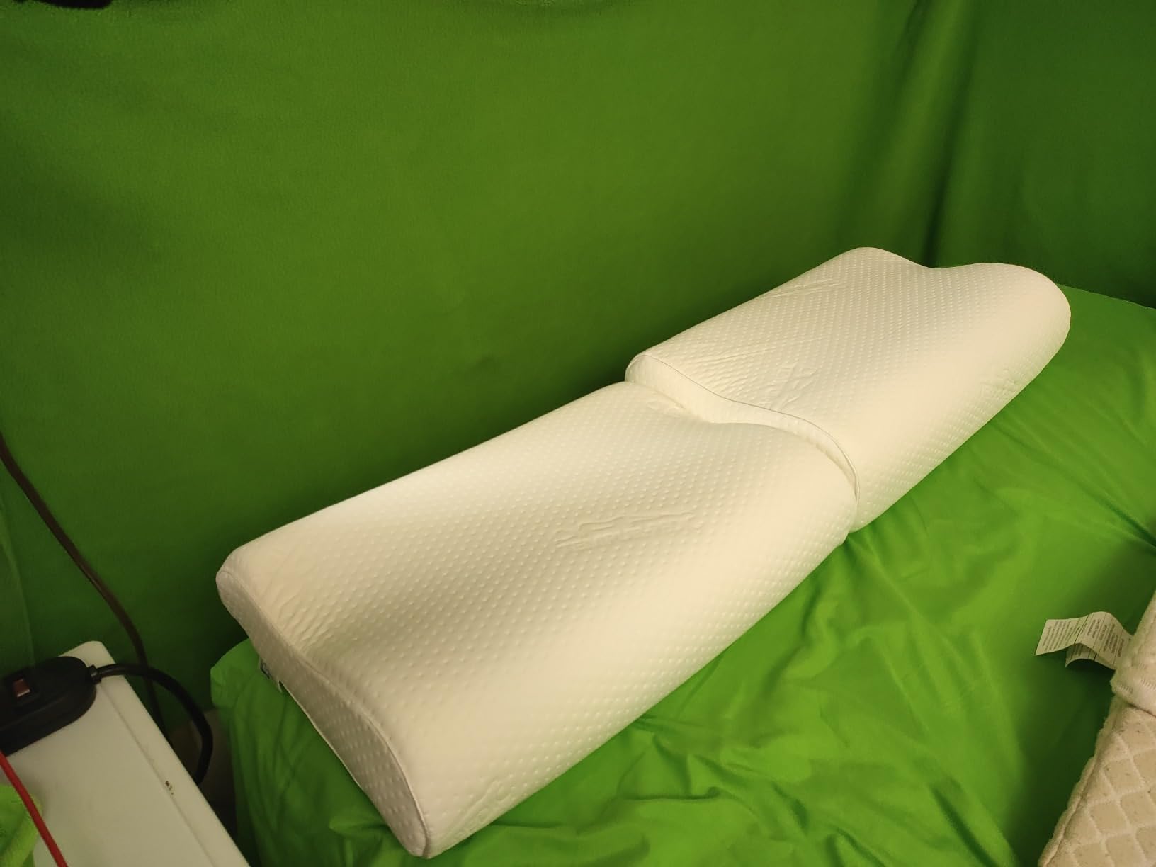 Tempur-Pedic TEMPUR-Ergo Neck Pillow, Large Profile - Ergonomic Design for Side Sleepers with Neck Pain Customer Review Tempur-Pedic TEMPUR-Ergo Neck Pillow, Large Profile - Ergonomic Design for Side Sleepers with Neck Pain - Customer Photo 4