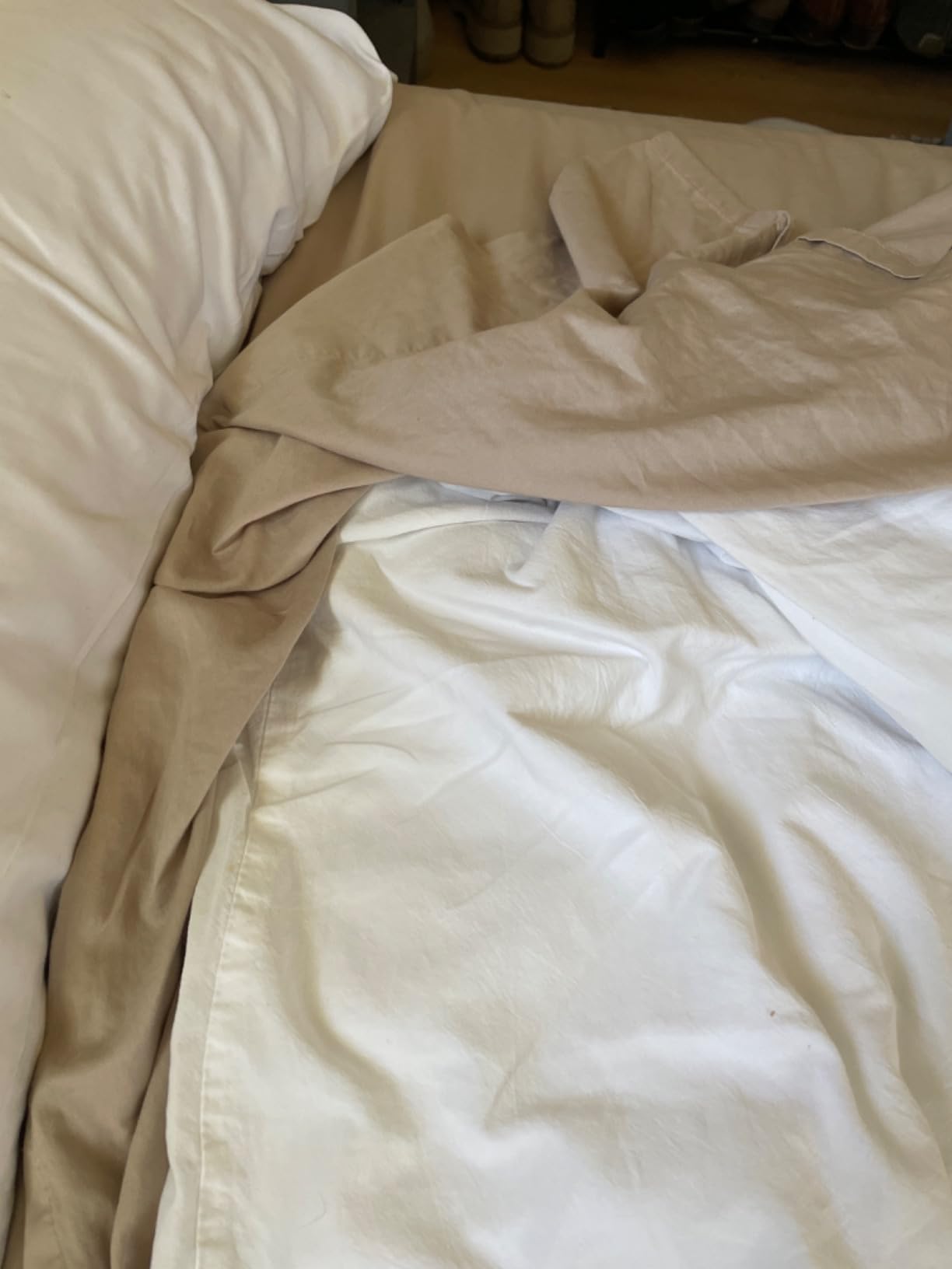 Brooklinen Luxury Sateen 4 Piece Sheet Set - 100% Cotton Bed Sheets, Soft & Durable Piece King Size Sheets Set in White, Oeko-TEX Certified Bedding Set, 1 Fitted Sheet, 1 Flat Sheet, 2 Pillowcases Customer Review Brooklinen Luxury Sateen 4 Piece Sheet Set - 100% Cotton Bed Sheets, Soft & Durable Piece King Size Sheets Set in White, Oeko-TEX Certified Bedding Set, 1 Fitted Sheet, 1 Flat Sheet, 2 Pillowcases - Customer Photo 2