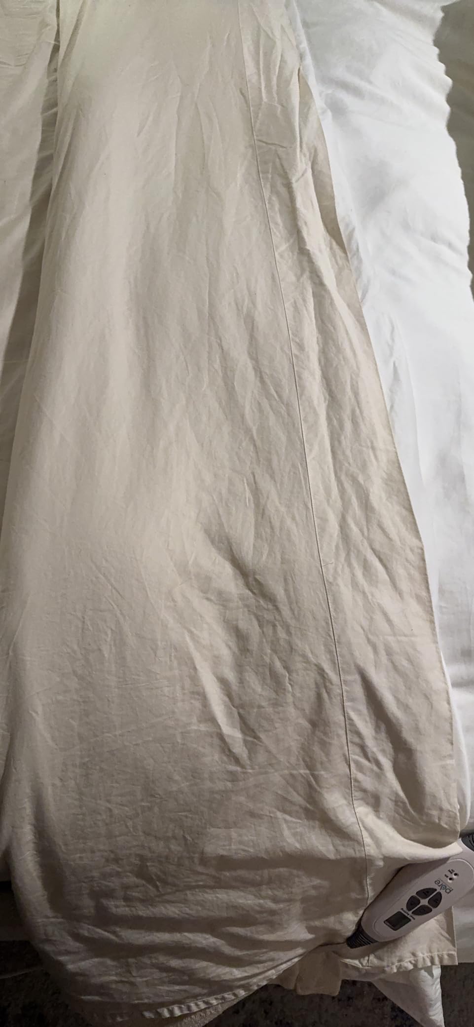 Brooklinen Luxury Sateen 4 Piece Sheet Set - 100% Cotton Bed Sheets, Soft & Durable Piece King Size Sheets Set in White, Oeko-TEX Certified Bedding Set, 1 Fitted Sheet, 1 Flat Sheet, 2 Pillowcases Customer Review Brooklinen Luxury Sateen 4 Piece Sheet Set - 100% Cotton Bed Sheets, Soft & Durable Piece King Size Sheets Set in White, Oeko-TEX Certified Bedding Set, 1 Fitted Sheet, 1 Flat Sheet, 2 Pillowcases - Customer Photo 5