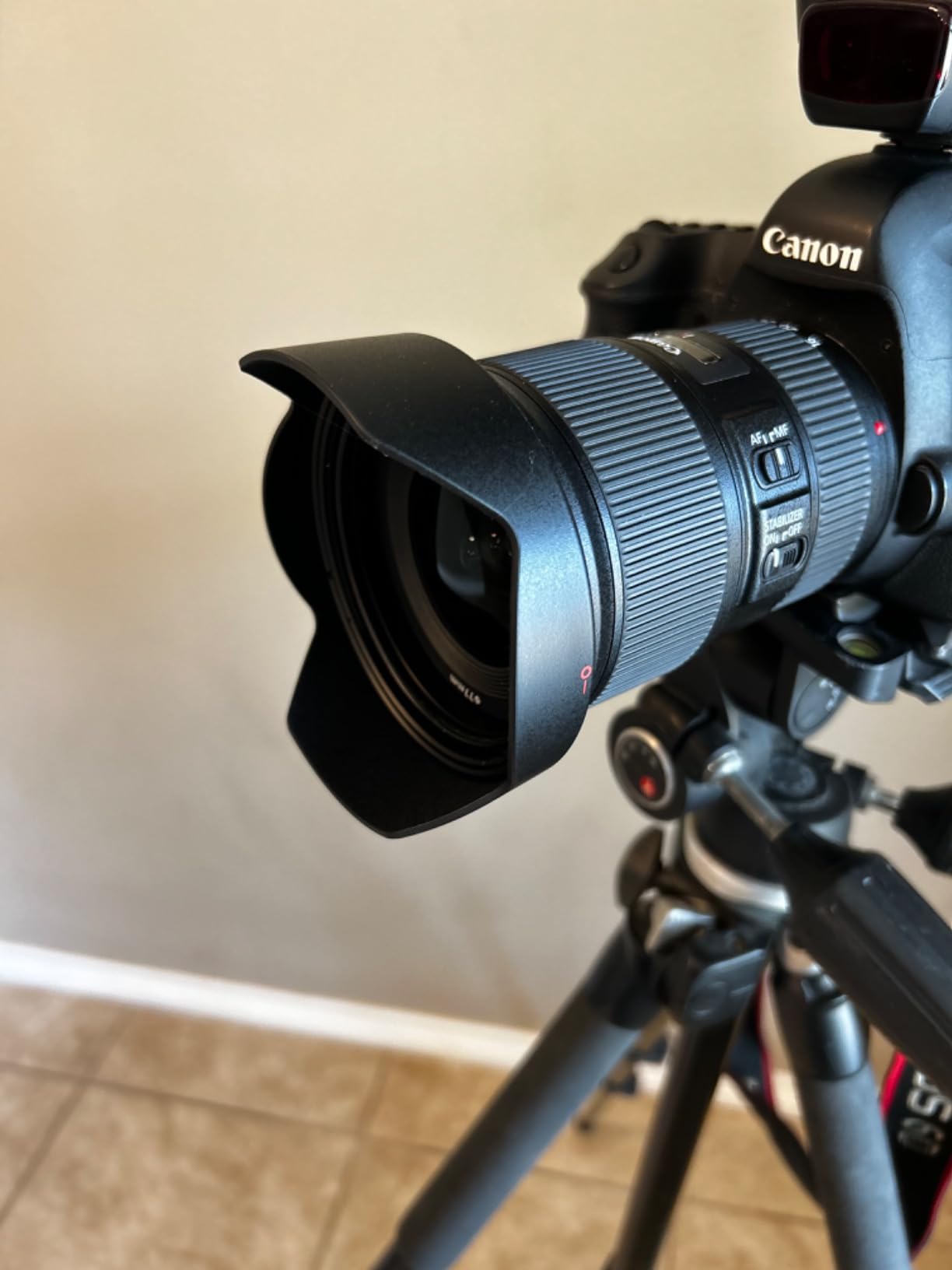 Canon 9518B002-cr EF 16-35mm f/4L is USM Lens (Renewed), Black Customer Review Canon 9518B002-cr EF 16-35mm f/4L is USM Lens (Renewed), Black - Customer Photo 1