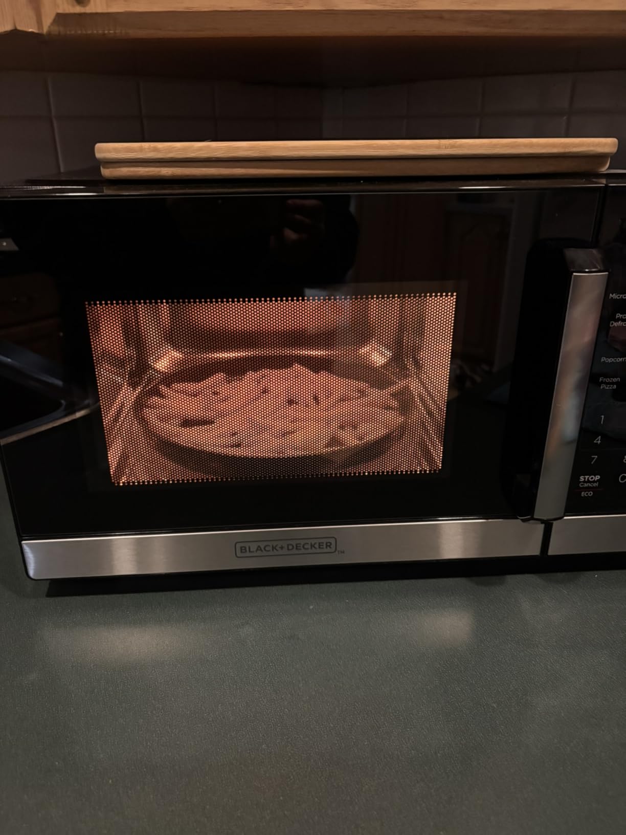 BLACK+DECKER EM720CB7 Digital Microwave Oven with Turntable Push-Button Door, Child Safety Lock, 700W, Stainless Steel, 0.7 Cu.ft Customer Review BLACK+DECKER EM720CB7 Digital Microwave Oven with Turntable Push-Button Door, Child Safety Lock, 700W, Stainless Steel, 0.7 Cu.ft - Customer Photo 2