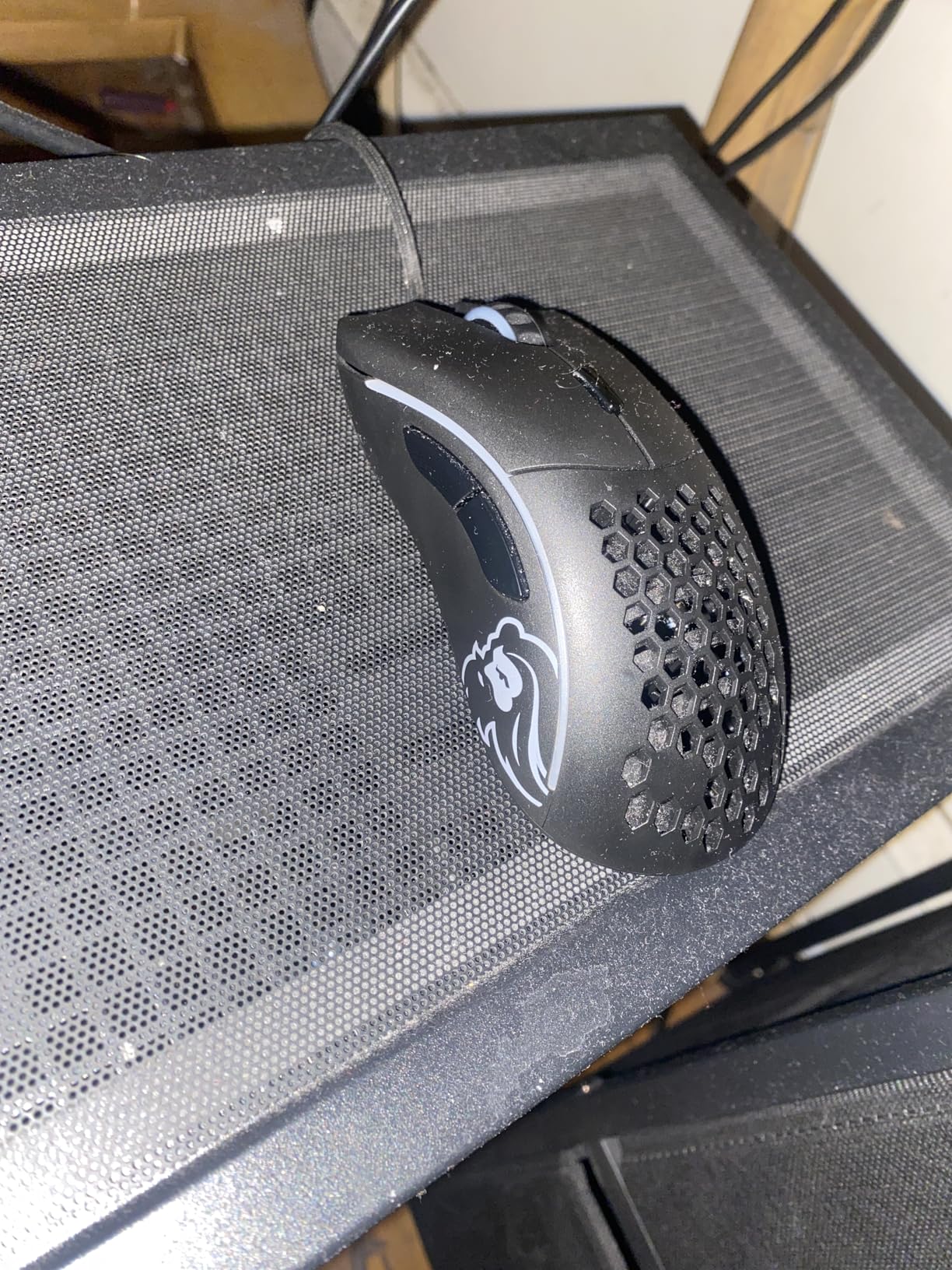 Glorious Model O Wired Gaming Mouse 67g Superlight Honeycomb Design, RGB, Pixart 3360 Sensor, Omron Switches, Ambidextrous - Matte White Customer Review Glorious Model O Wired Gaming Mouse 67g Superlight Honeycomb Design, RGB, Pixart 3360 Sensor, Omron Switches, Ambidextrous - Matte White - Customer Photo 1