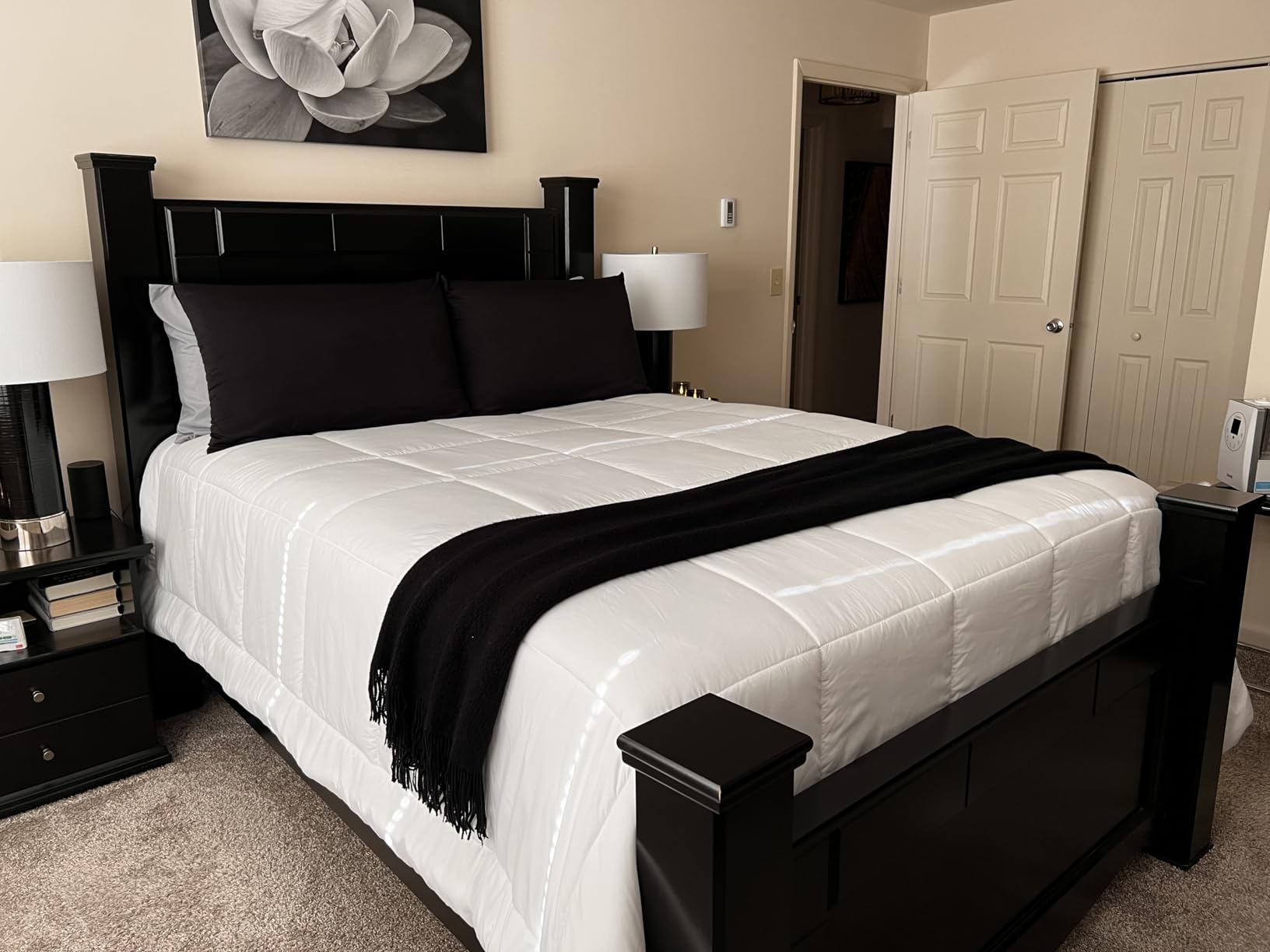 Bedsure Comforter Duvet Insert - Quilted Comforters King Size, All Season Duvet, GentleSoft Down Alternative Bedding Blanket, with 8 Tabs, Gifts for Women/Men, White, King 90 x 102 Inches Customer Review Bedsure Comforter Duvet Insert - Quilted Comforters King Size, All Season Duvet, GentleSoft Down Alternative Bedding Blanket, with 8 Tabs, Gifts for Women/Men, White, King 90 x 102 Inches - Customer Photo 1