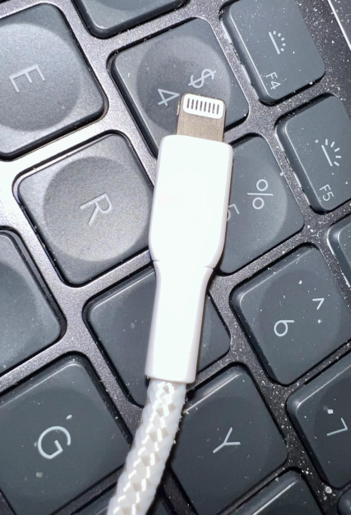 Belkin BoostCharge Nylon Braided USB C to Lightning Cable 3.3ft/1M - MFi Certified 18W Power Delivery iPhone Charger Cord - Apple Charger USB C Cable - Fast Charging for iPhone 14, iPhone 13 - White Customer Review Belkin BoostCharge Nylon Braided USB C to Lightning Cable 3.3ft/1M - MFi Certified 18W Power Delivery iPhone Charger Cord - Apple Charger USB C Cable - Fast Charging for iPhone 14, iPhone 13 - White - Customer Photo 1