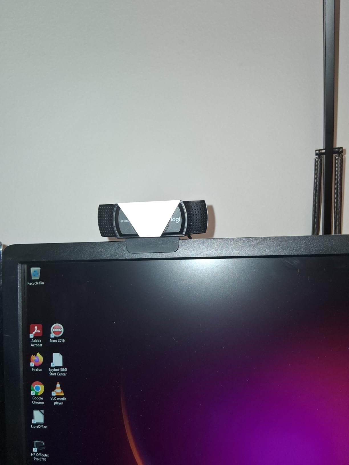 Logitech C920x HD Pro PC Webcam, Full HD 1080p/30fps Video, Clear Audio, HD Light Correction, Works with Microsoft Teams, Google Meet, Zoom, Nintendo Switch 2's New GameChat Mode, Mac/Tablet- Black Customer Review Logitech C920x HD Pro PC Webcam, Full HD 1080p/30fps Video, Clear Audio, HD Light Correction, Works with Microsoft Teams, Google Meet, Zoom, Nintendo Switch 2's New GameChat Mode, Mac/Tablet- Black - Customer Photo 2