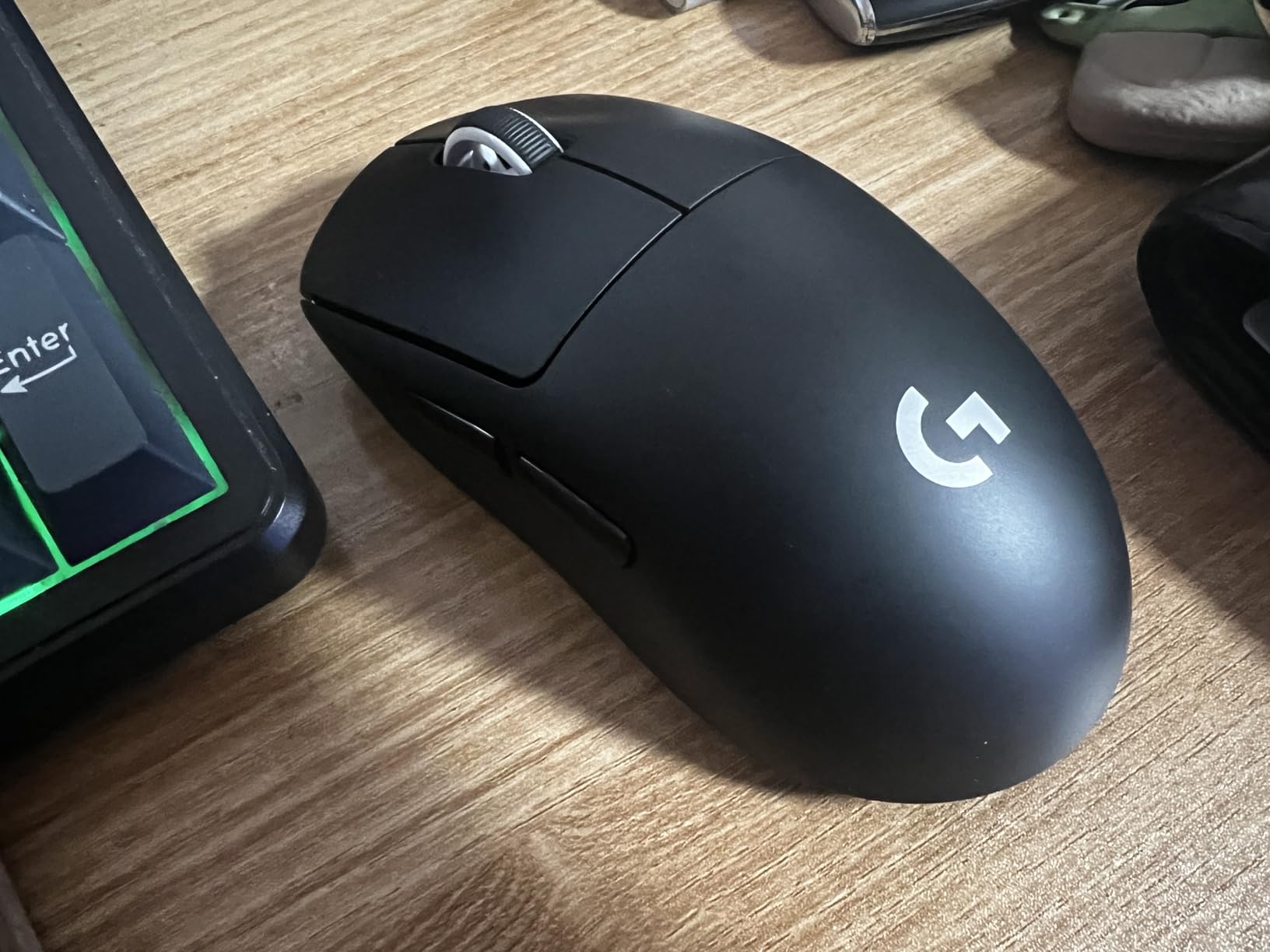 Logitech G PRO X Superlight Wireless Gaming Mouse, Ultra-Lightweight, Hero 25K Sensor, 25,600 DPI, 5 Programmable Buttons, Long Battery Life, Compatible with PC/Mac - Black Customer Review Logitech G PRO X Superlight Wireless Gaming Mouse, Ultra-Lightweight, Hero 25K Sensor, 25,600 DPI, 5 Programmable Buttons, Long Battery Life, Compatible with PC/Mac - Black - Customer Photo 1