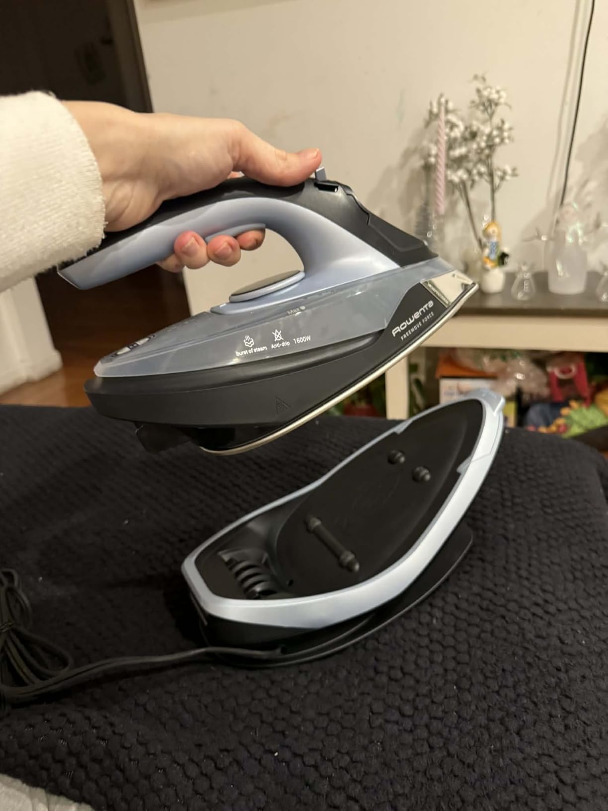 Rowenta Focus Steam Iron for Clothes, Stainless Steel Soleplate, 400 Microsteam Holes, Powerful Steam Iron, Lightweight, Leakproof, 1725 Watts Customer Review Rowenta Focus Steam Iron for Clothes, Stainless Steel Soleplate, 400 Microsteam Holes, Powerful Steam Iron, Lightweight, Leakproof, 1725 Watts - Customer Photo 2