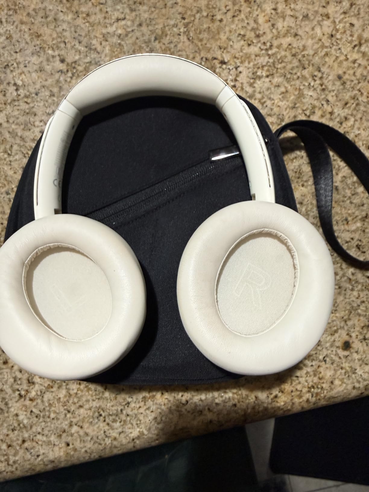 Soundcore Q30 by Anker, Hybrid Active Noise Cancelling Headphones, Multiple Modes, Hi-Res Audio, Custom EQ via App, 50H Playtime, Comfortable Fit, Bluetooth, Multipoint Connection Customer Review Soundcore Q30 by Anker, Hybrid Active Noise Cancelling Headphones, Multiple Modes, Hi-Res Audio, Custom EQ via App, 50H Playtime, Comfortable Fit, Bluetooth, Multipoint Connection - Customer Photo 2